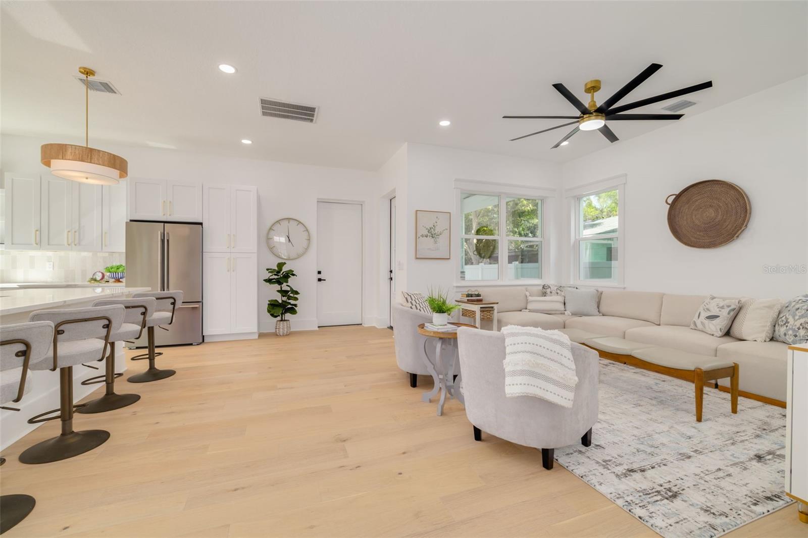 Image 8 of 41 For 467 34th Avenue N