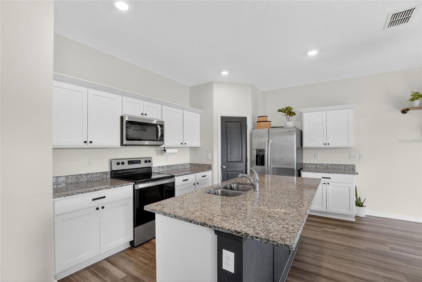 Image 12 of 35 For 1044 Kelly Fern Loop