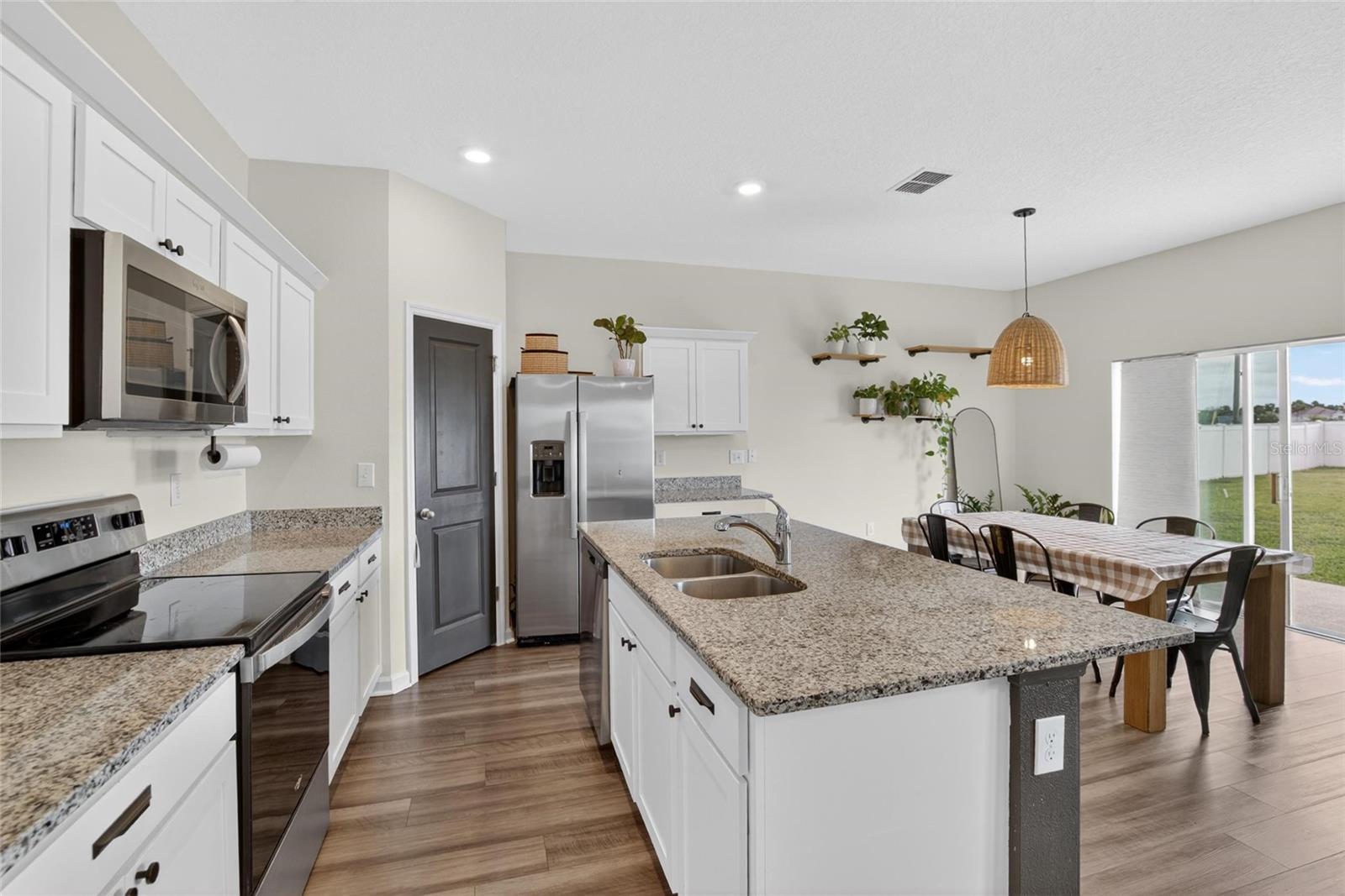 Image 15 of 35 For 1044 Kelly Fern Loop