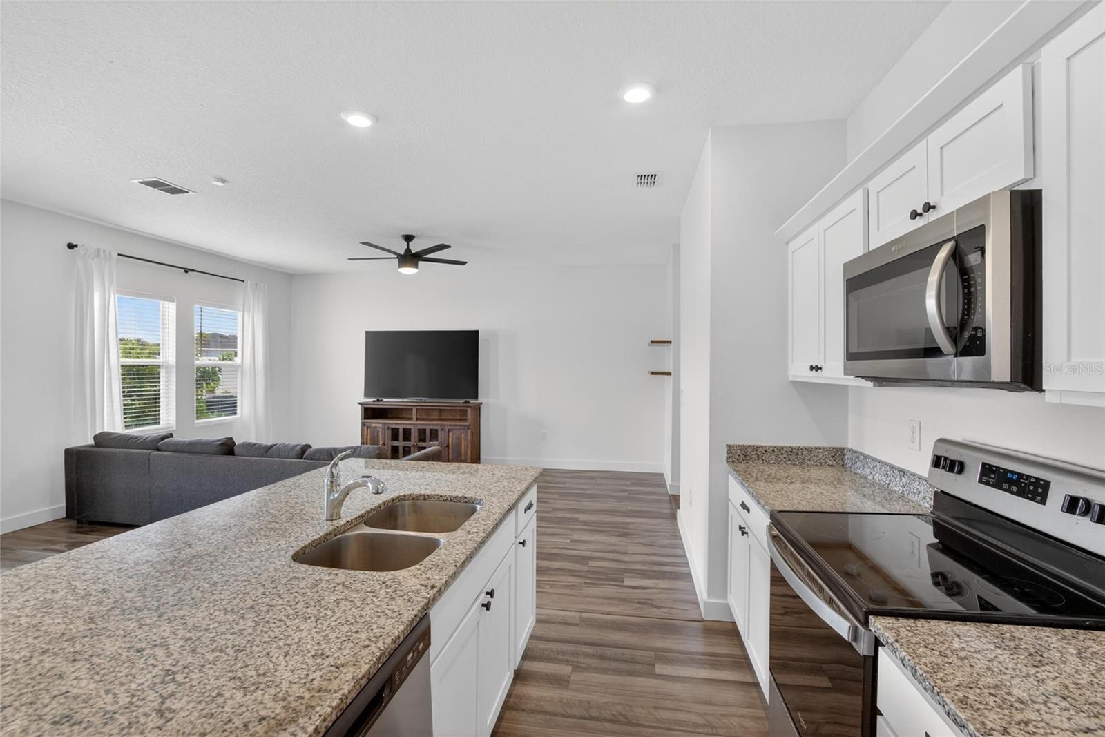 Image 16 of 35 For 1044 Kelly Fern Loop