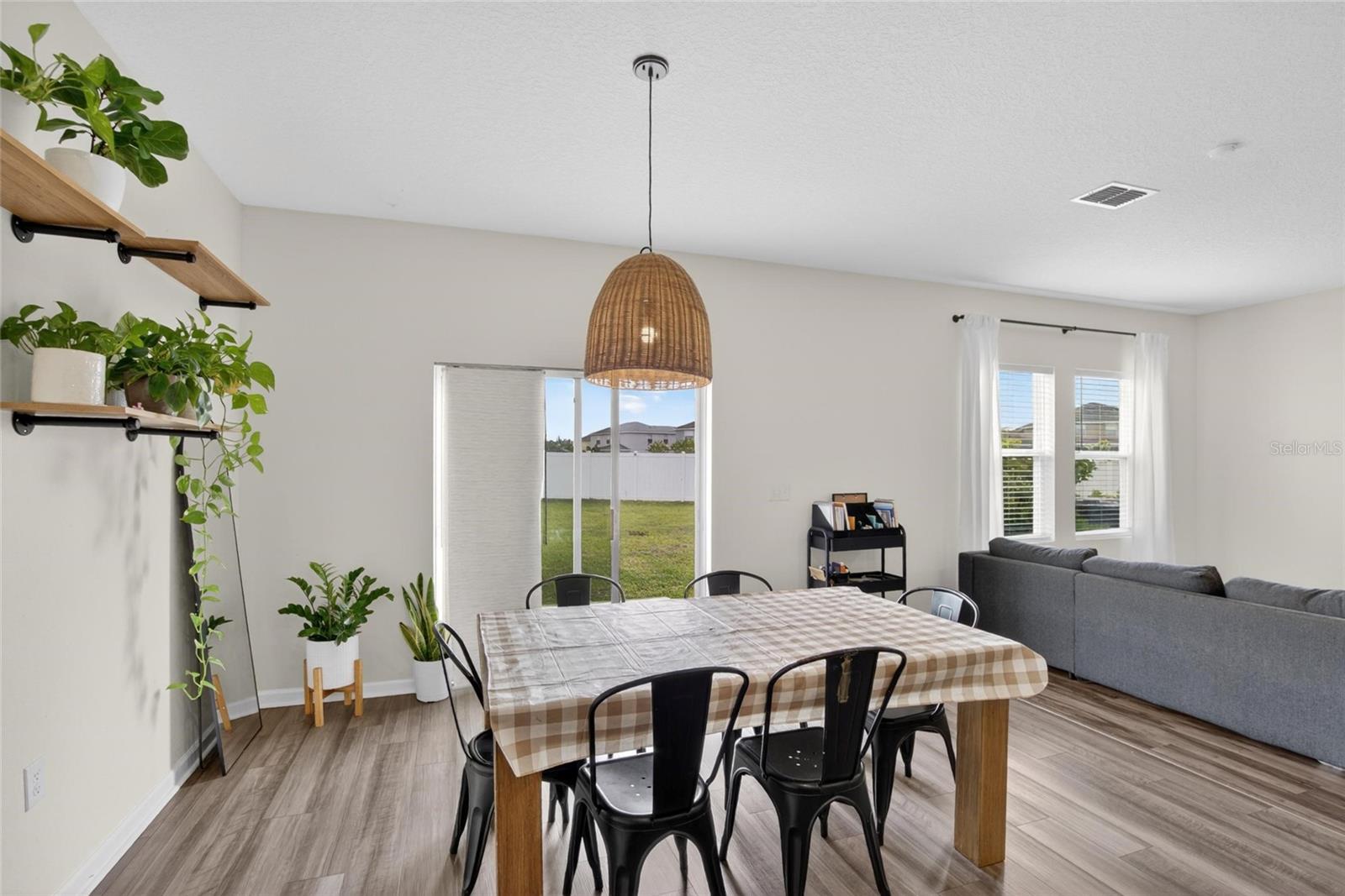 Image 17 of 35 For 1044 Kelly Fern Loop