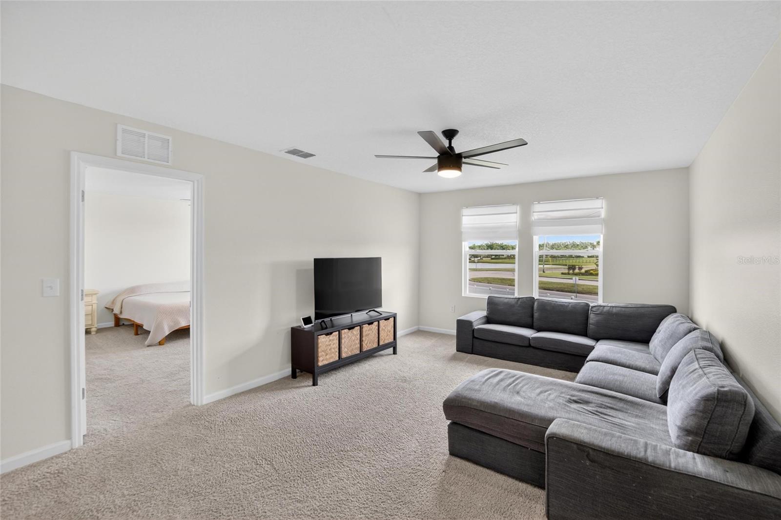 Image 20 of 35 For 1044 Kelly Fern Loop