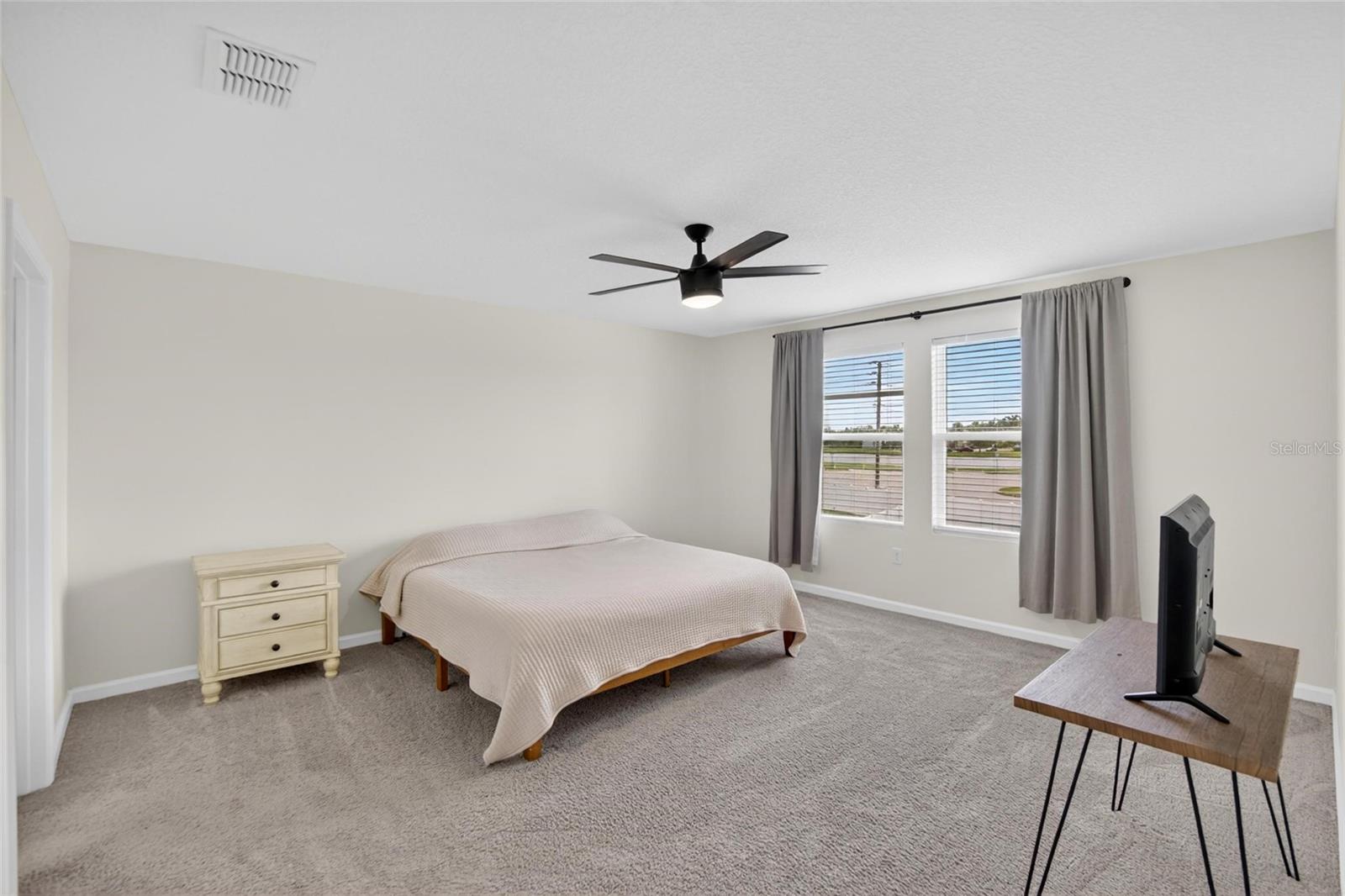 Image 23 of 35 For 1044 Kelly Fern Loop