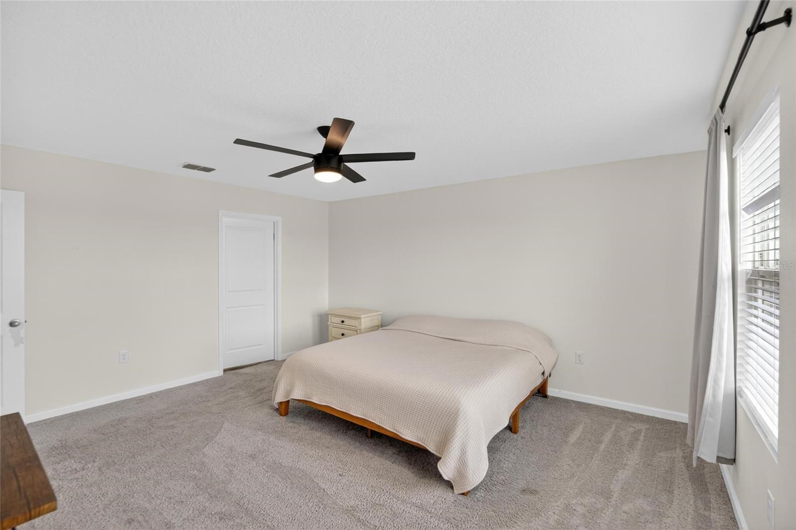 Image 24 of 35 For 1044 Kelly Fern Loop