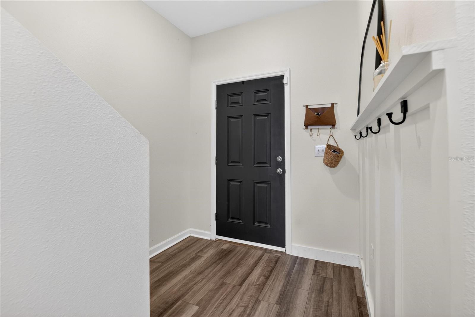 Image 4 of 35 For 1044 Kelly Fern Loop