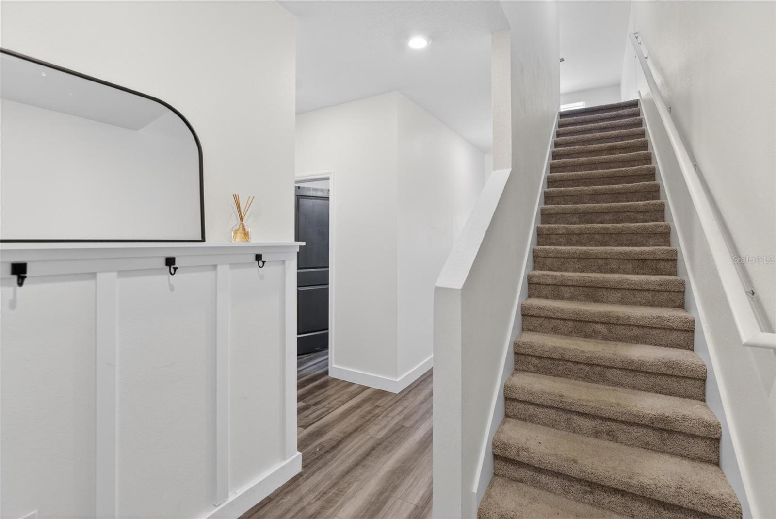 Image 5 of 35 For 1044 Kelly Fern Loop