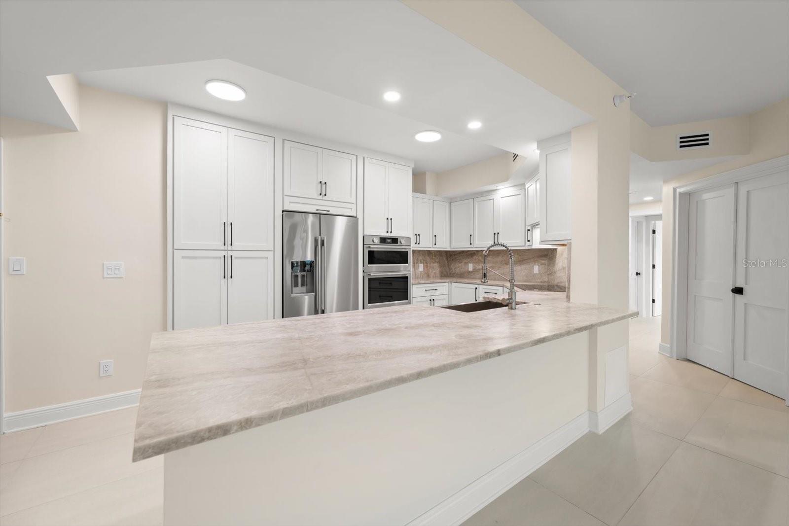 Listing photo id 8 for 1170 Gulf Blvd  1004