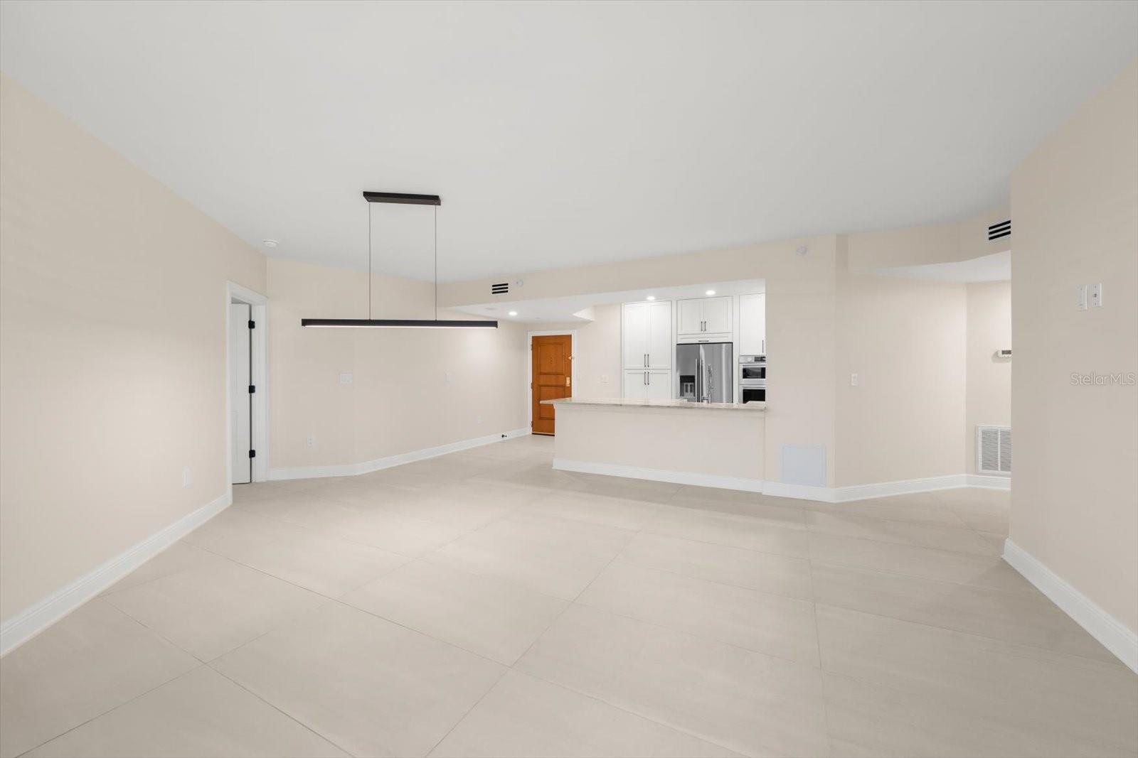 Listing photo id 12 for 1170 Gulf Blvd  1004