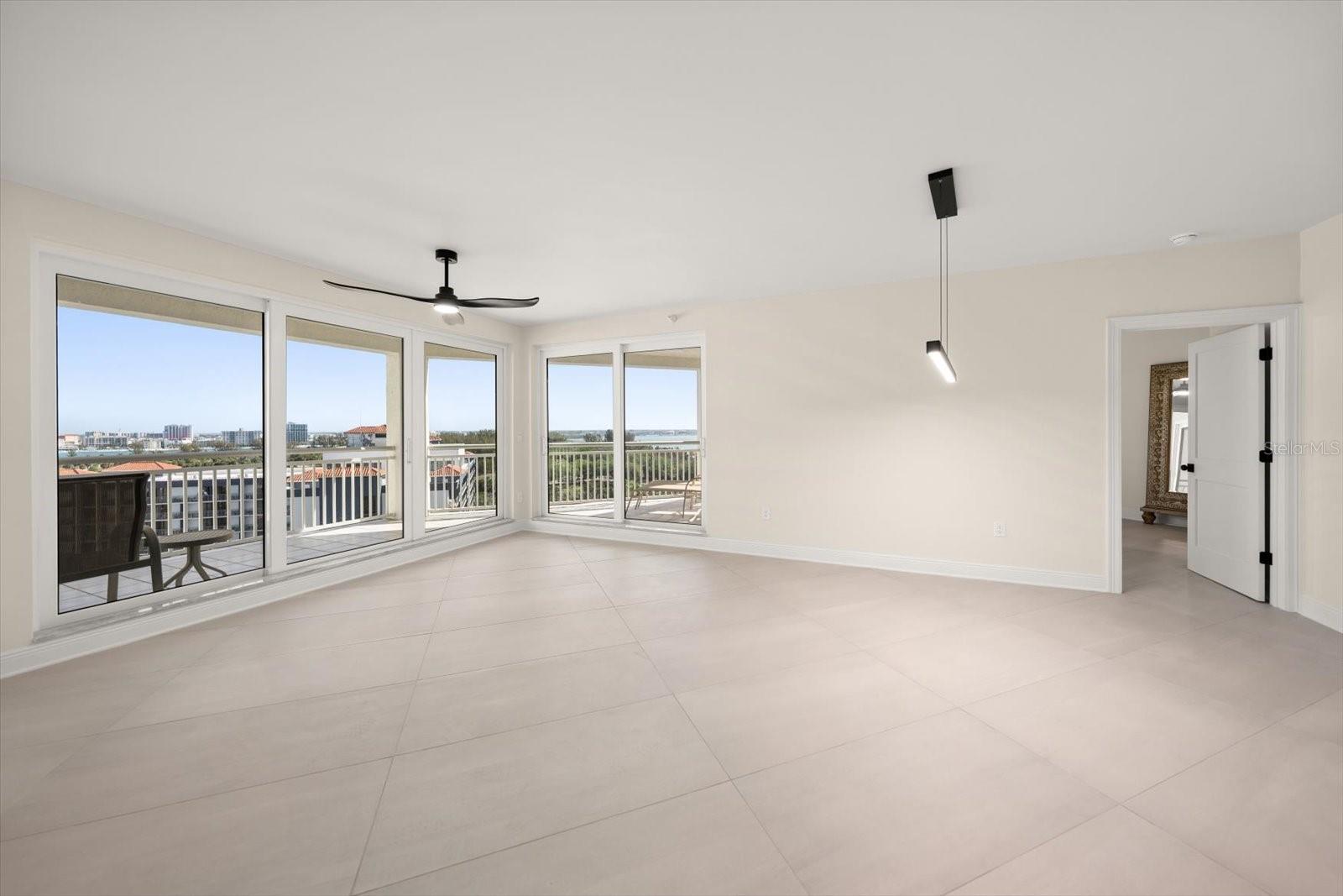 Listing photo id 13 for 1170 Gulf Blvd  1004