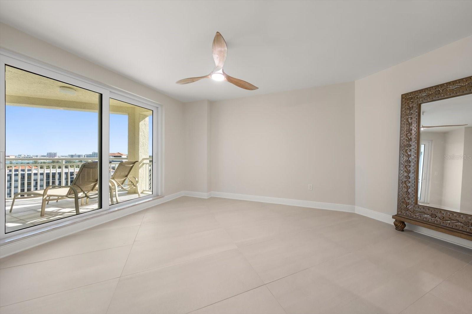 Listing photo id 17 for 1170 Gulf Blvd  1004