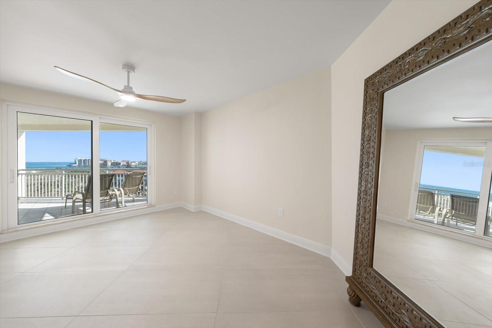 Listing photo id 18 for 1170 Gulf Blvd  1004