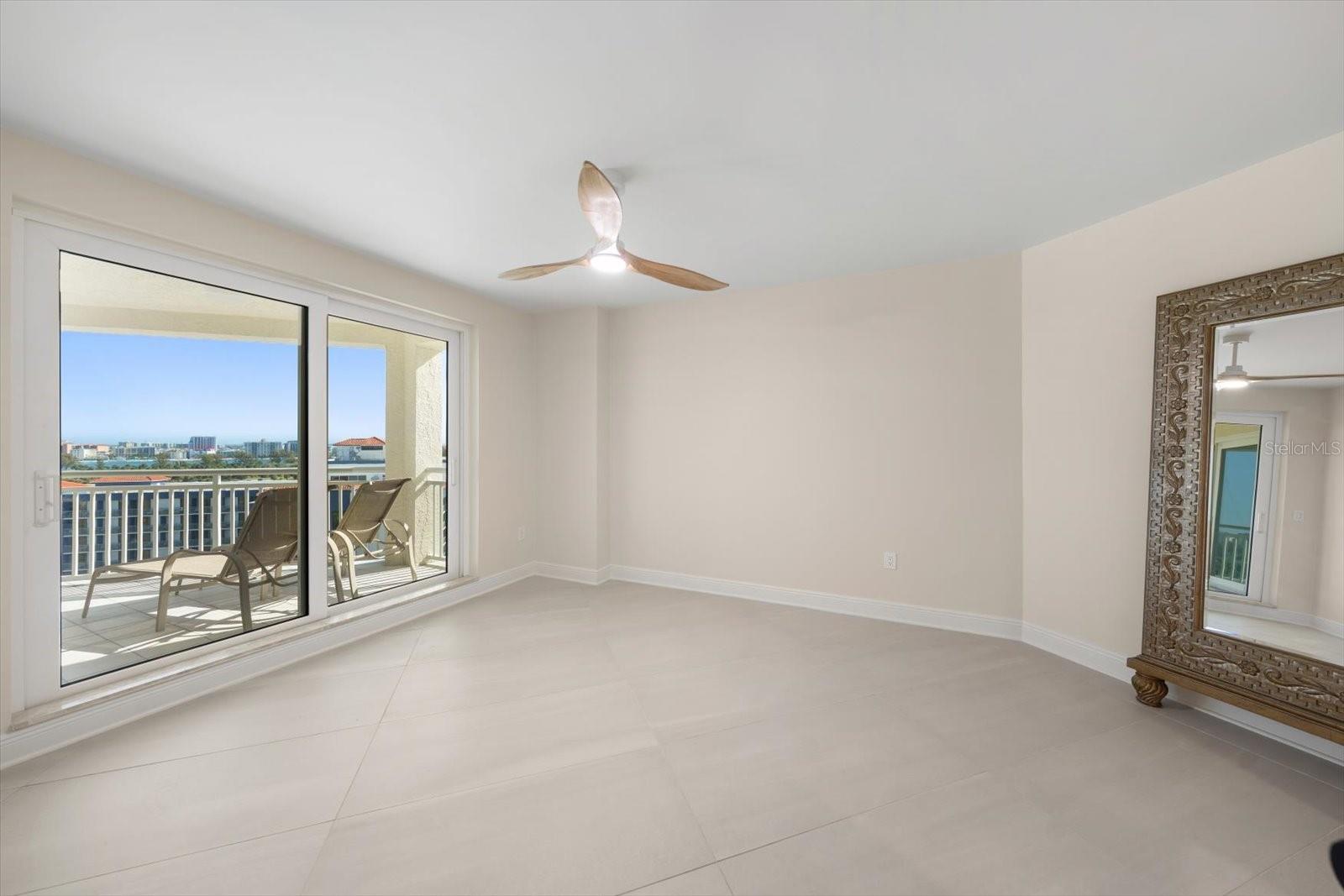 Listing photo id 19 for 1170 Gulf Blvd  1004