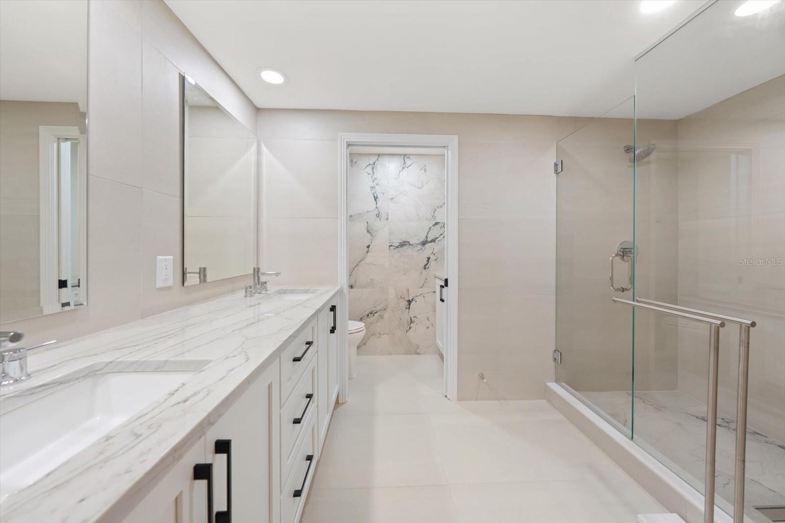 Listing photo id 21 for 1170 Gulf Blvd  1004