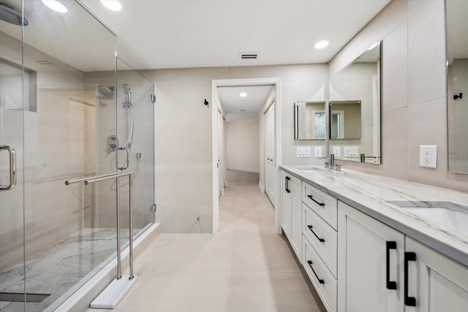 Listing photo id 22 for 1170 Gulf Blvd  1004