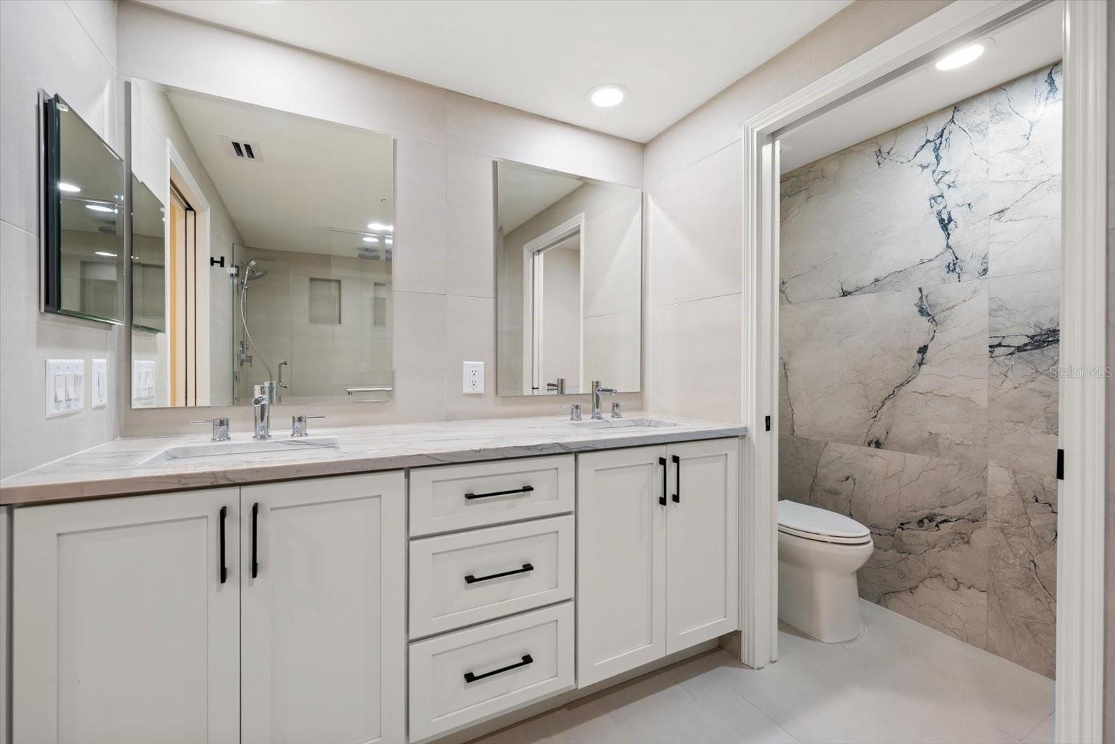 Listing photo id 24 for 1170 Gulf Blvd  1004