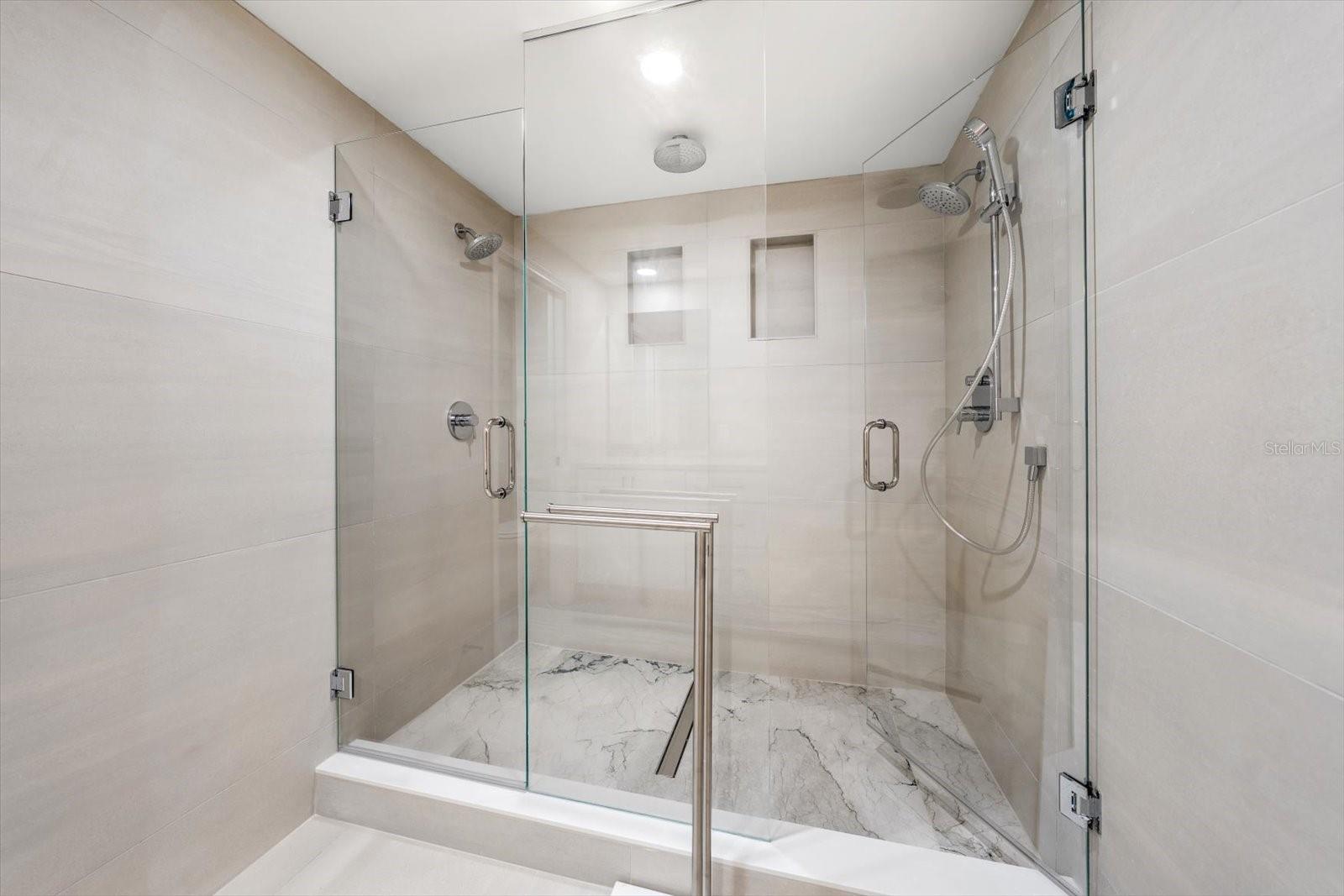 Listing photo id 25 for 1170 Gulf Blvd  1004