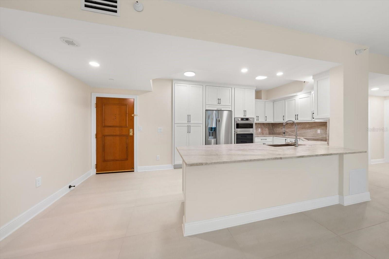 Listing photo id 1 for 1170 Gulf Blvd  1004