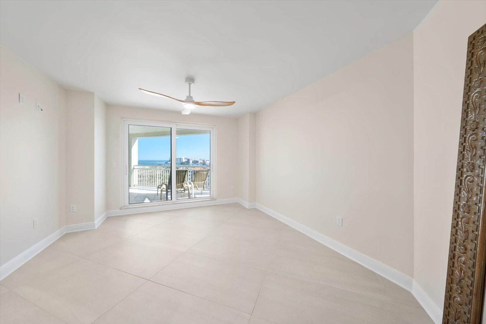 Listing photo id 29 for 1170 Gulf Blvd  1004