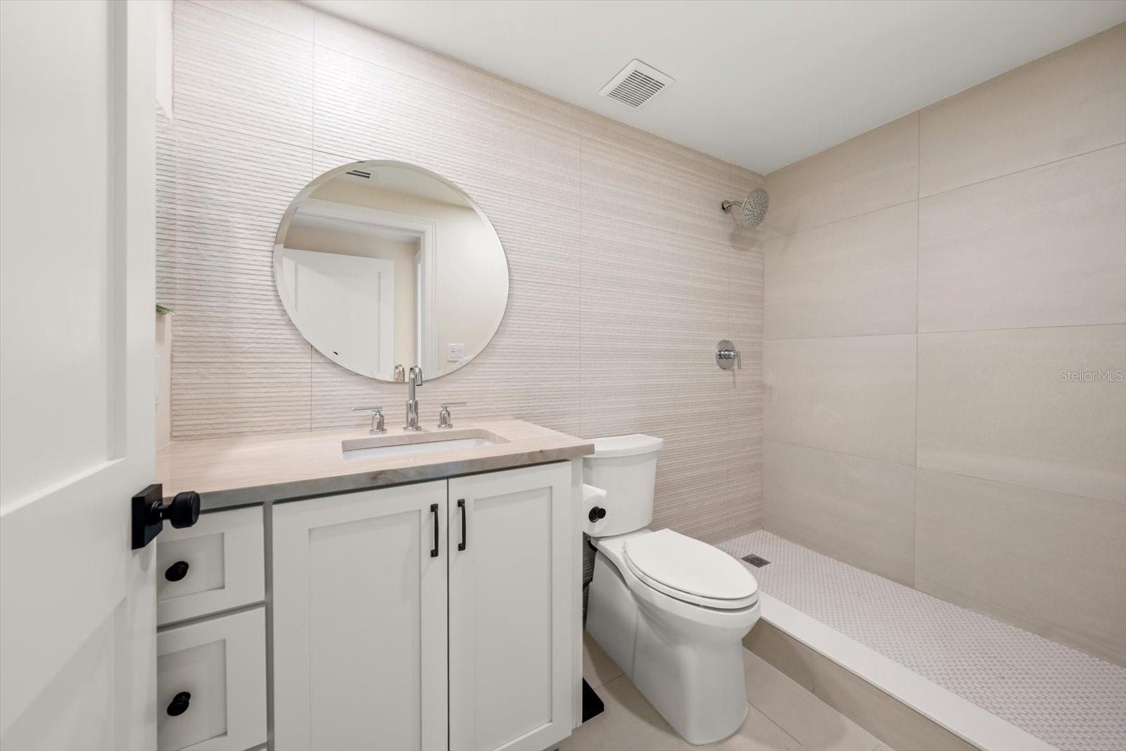 Listing photo id 33 for 1170 Gulf Blvd  1004