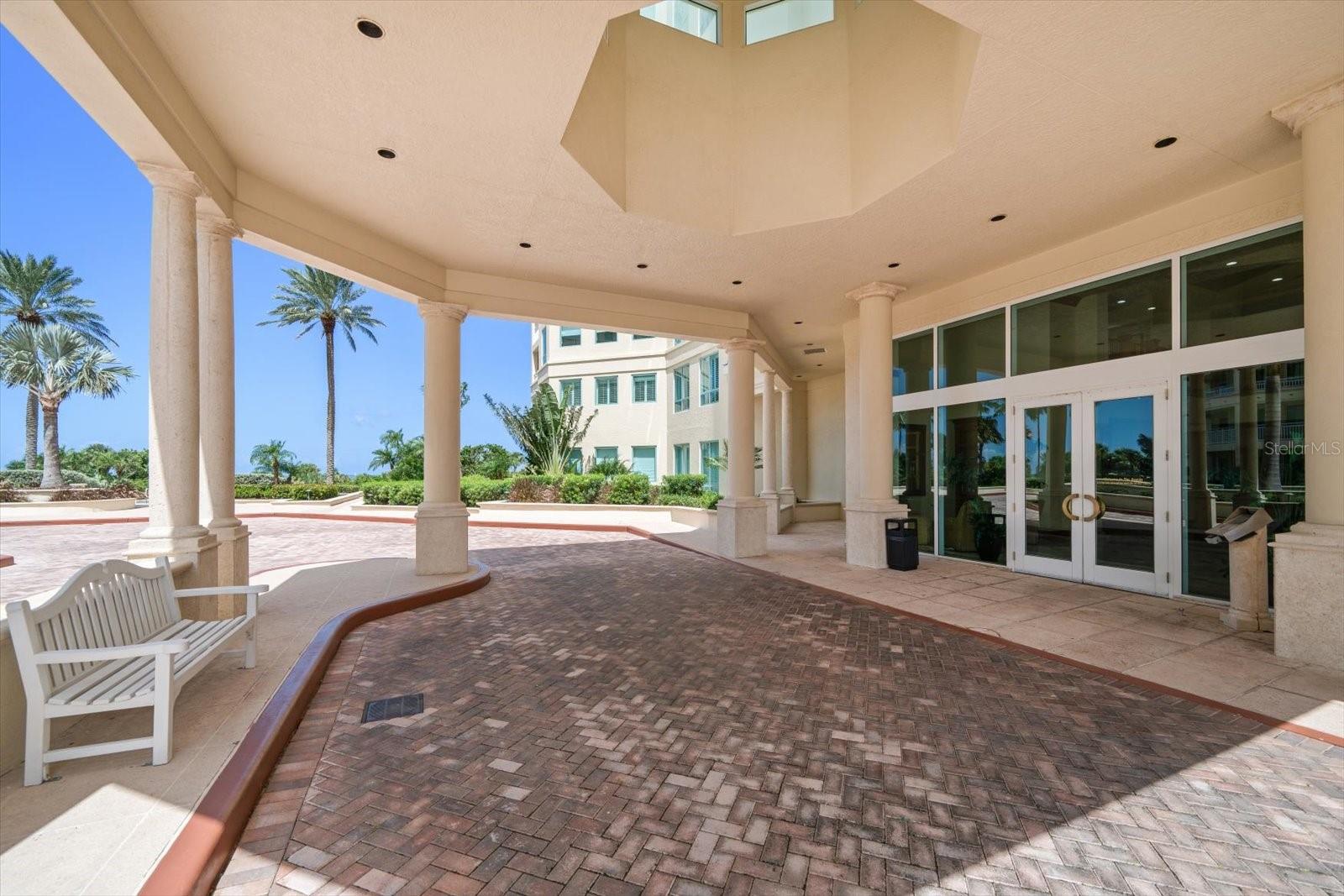 Listing photo id 47 for 1170 Gulf Blvd  1004