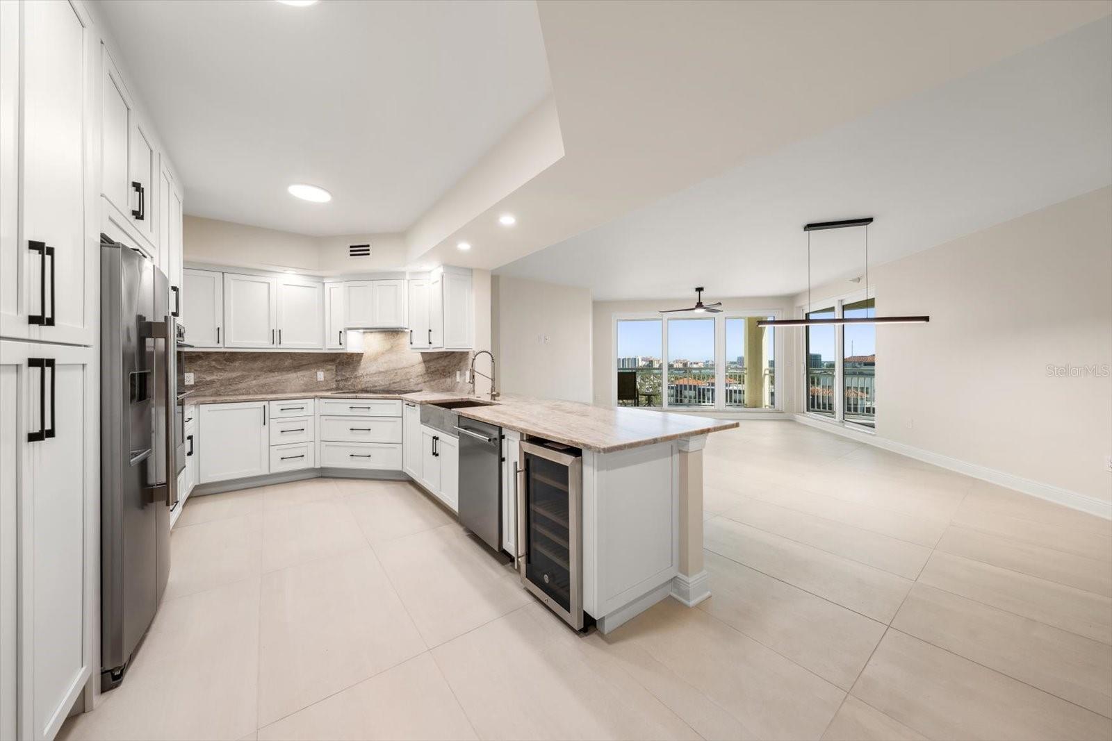 Listing photo id 3 for 1170 Gulf Blvd  1004