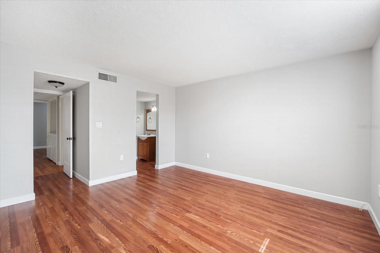 Image 17 of 34 For 811 Russell Lane 309