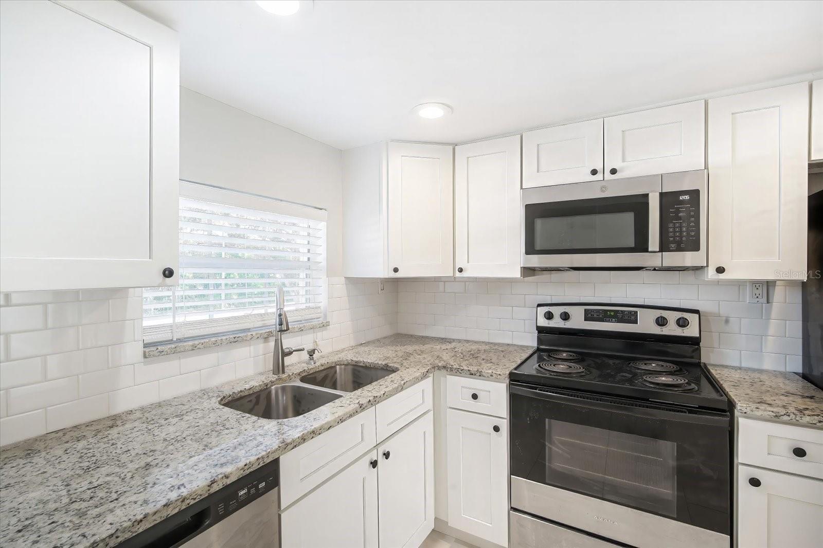 Image 3 of 34 For 811 Russell Lane 309