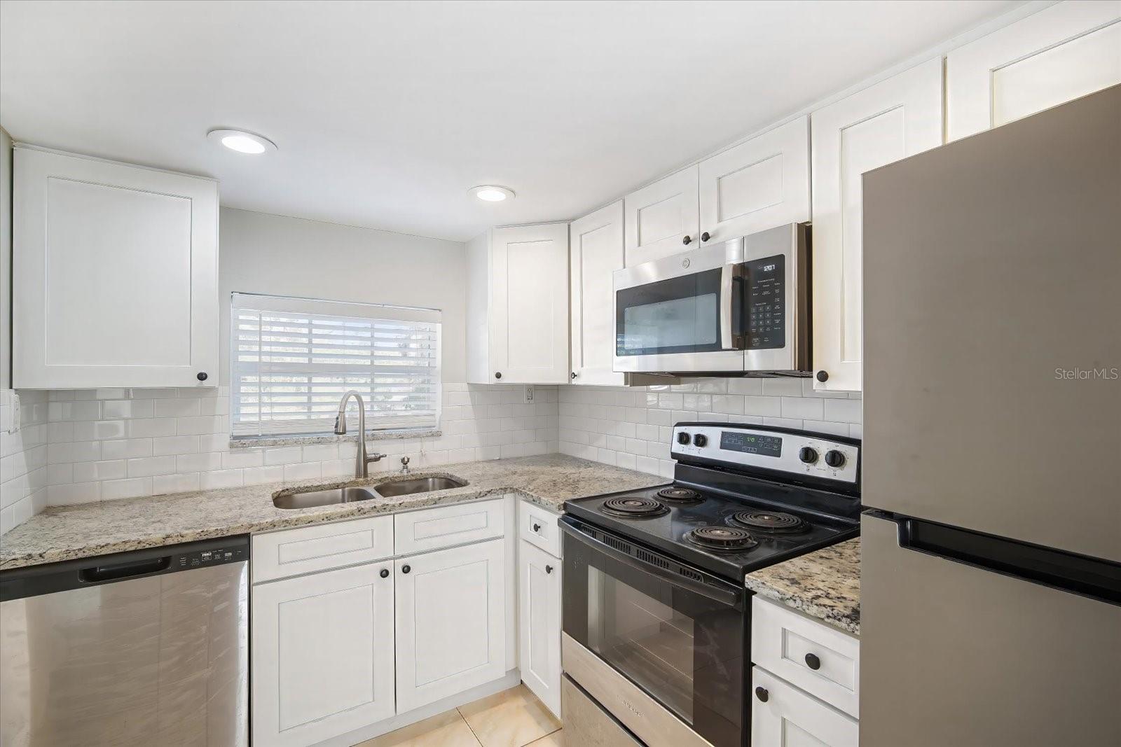 Image 4 of 34 For 811 Russell Lane 309