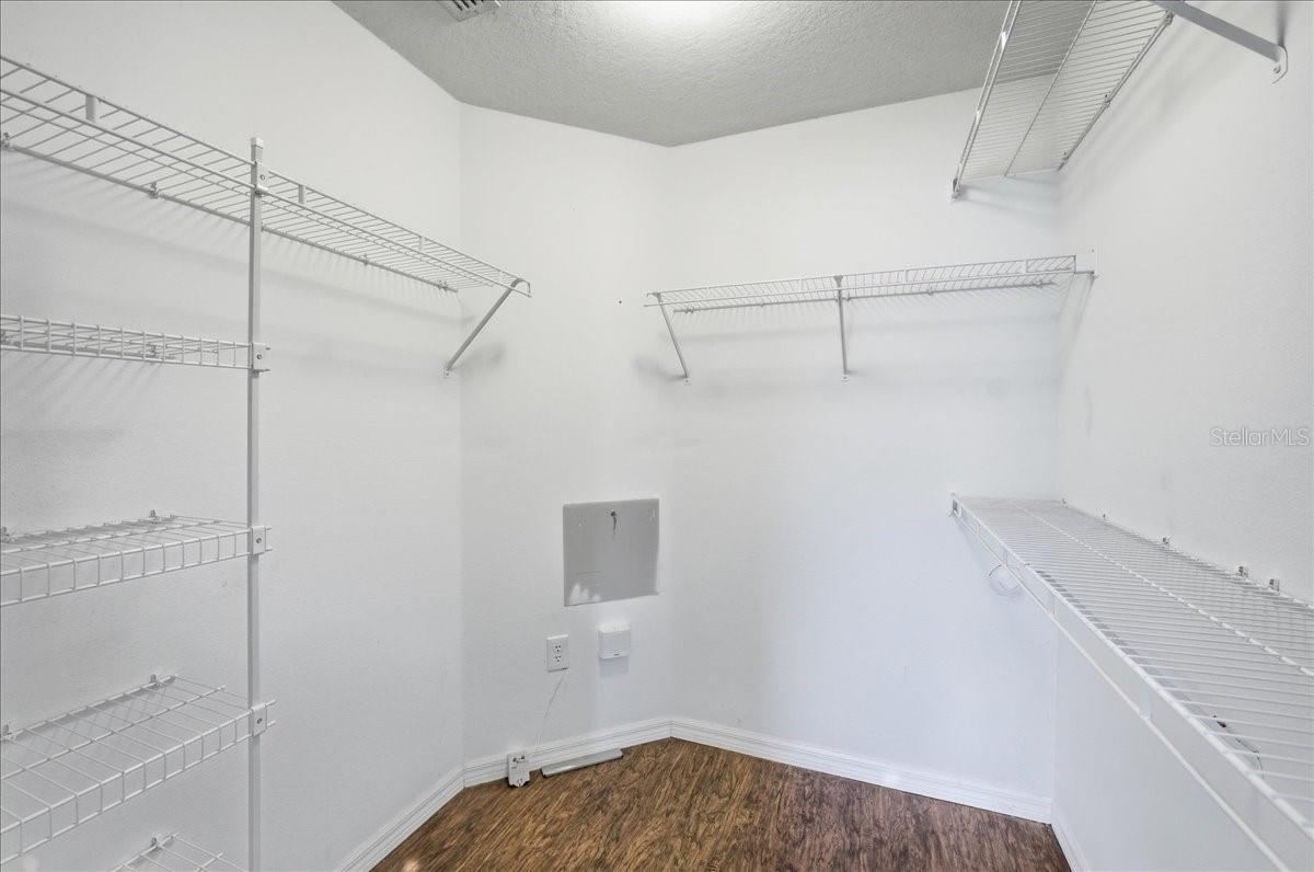 Image 17 of 52 For 25522 Bruford Boulevard