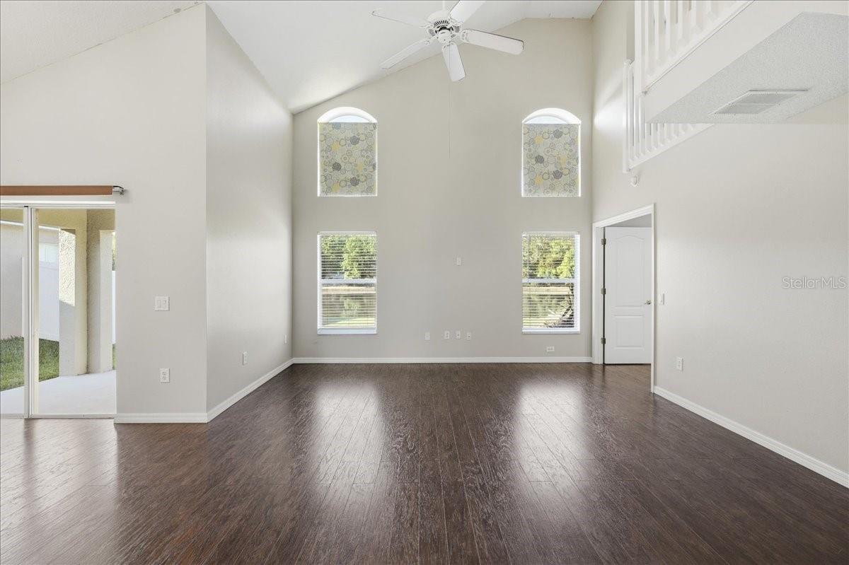 Image 7 of 52 For 25522 Bruford Boulevard