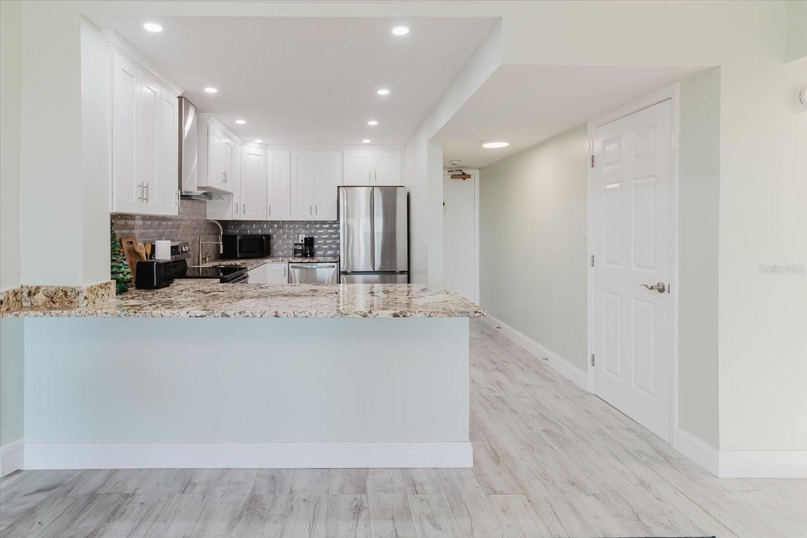 Image 11 of 77 For 51 Island Way 801