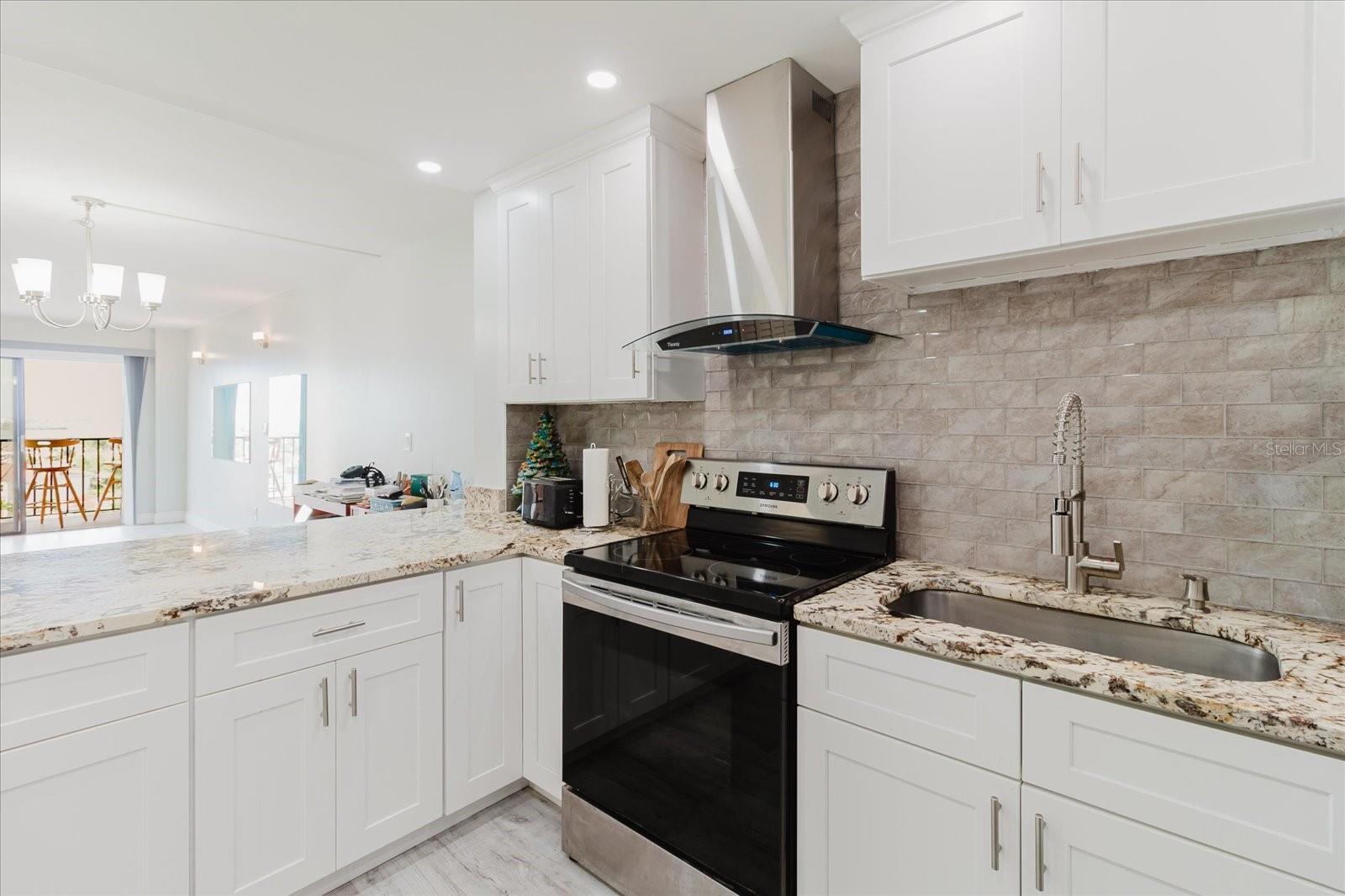 Image 17 of 77 For 51 Island Way 801