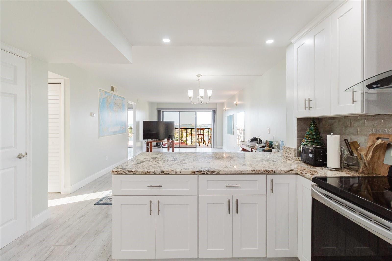 Image 19 of 77 For 51 Island Way 801