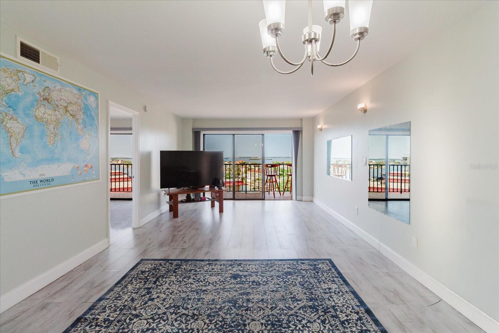 Image 21 of 77 For 51 Island Way 801