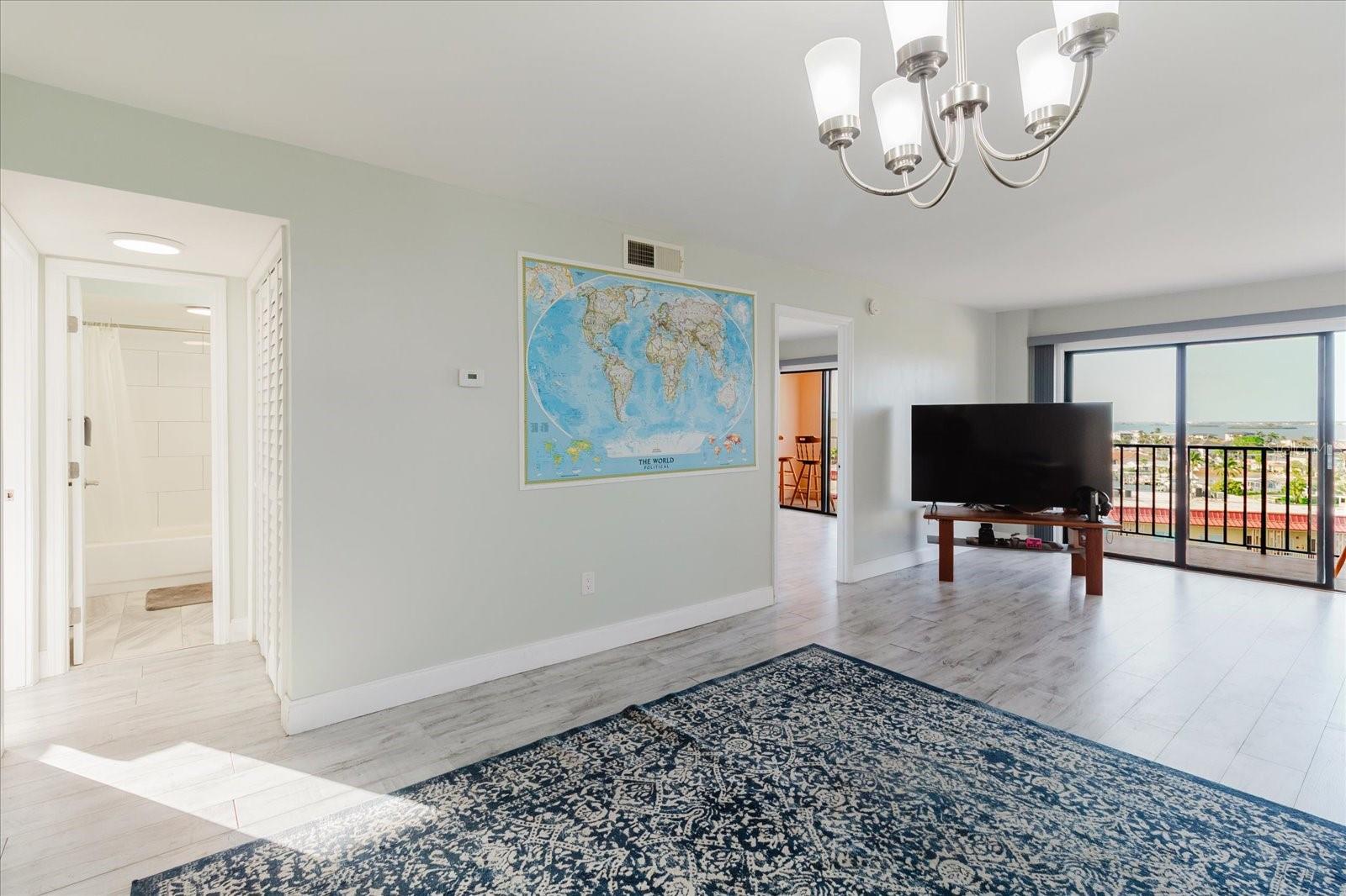 Image 22 of 77 For 51 Island Way 801