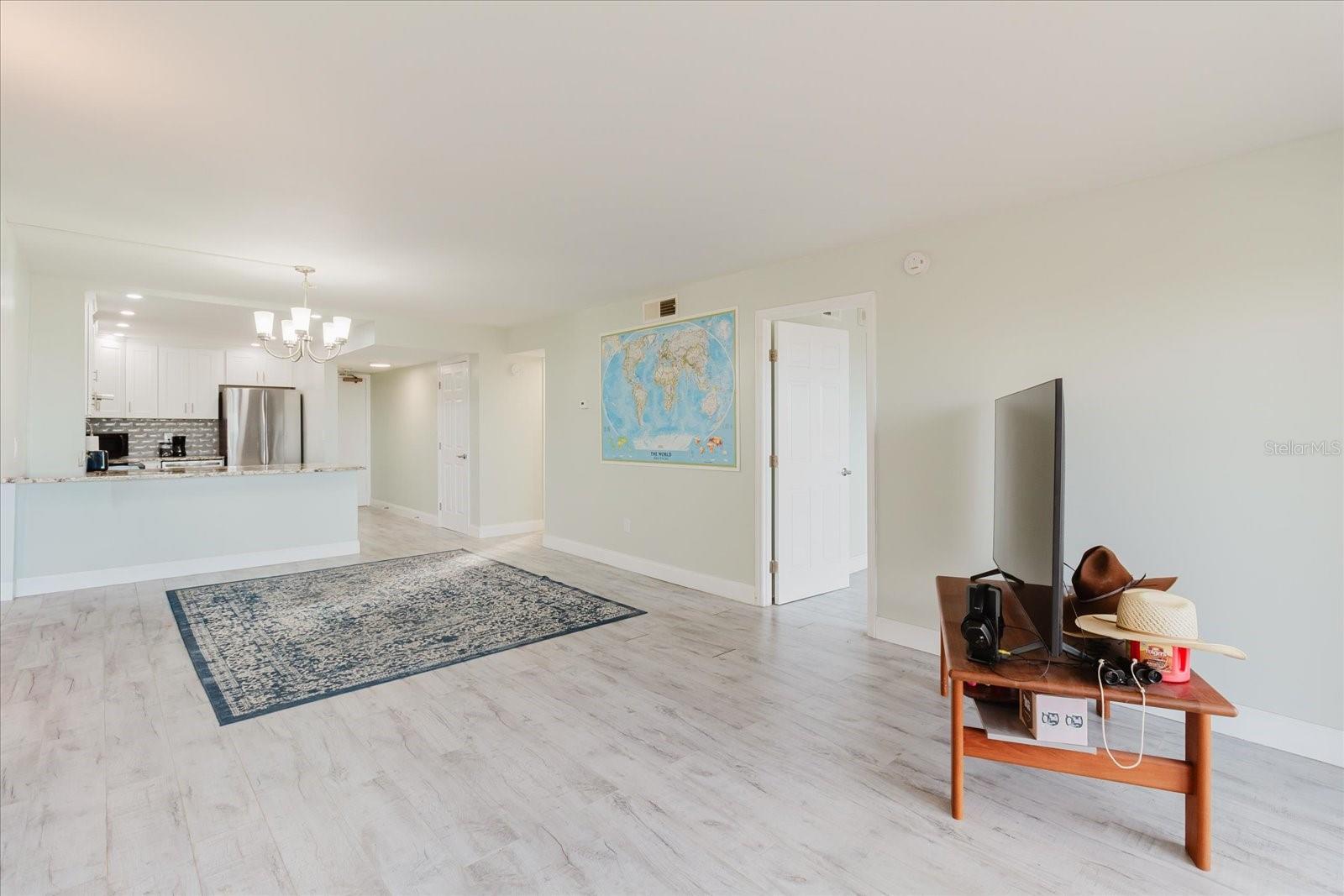 Image 24 of 77 For 51 Island Way 801