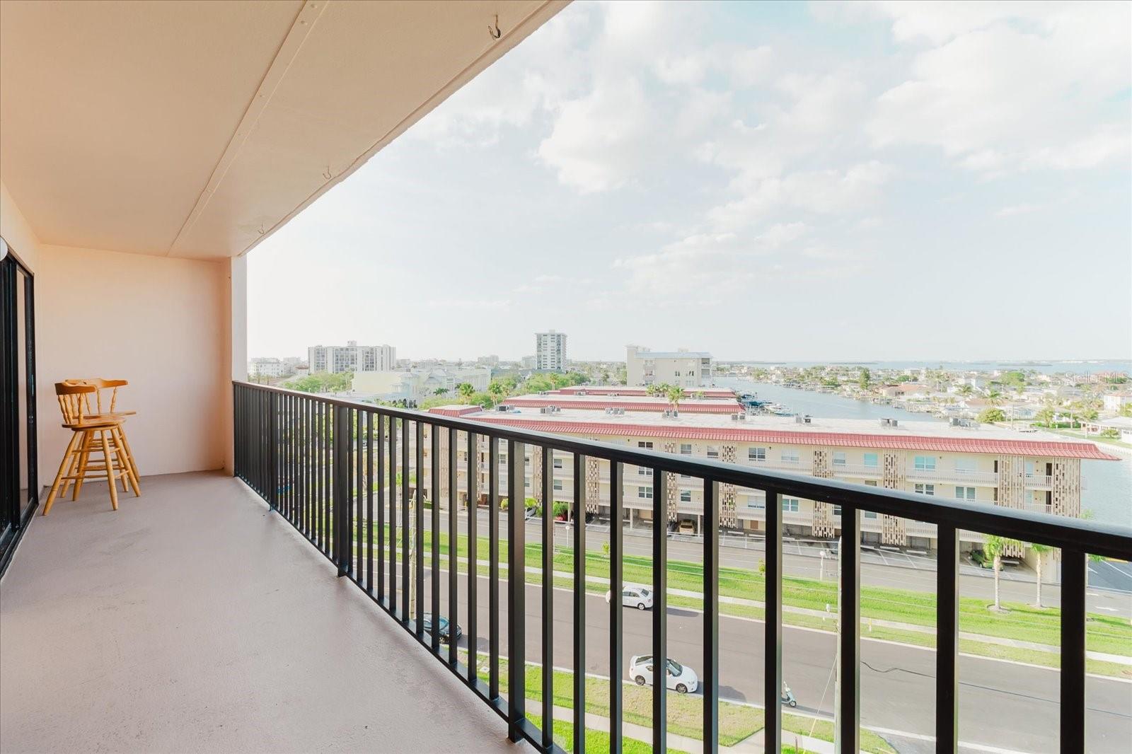 Image 27 of 77 For 51 Island Way 801