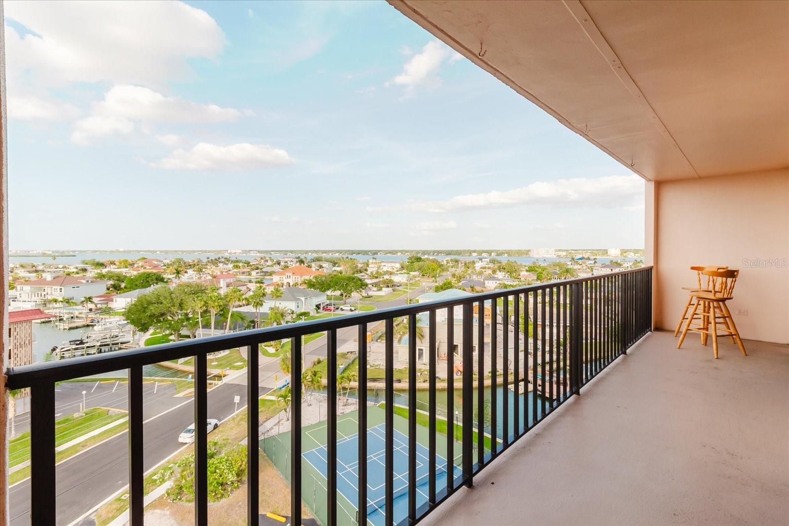 Image 36 of 77 For 51 Island Way 801