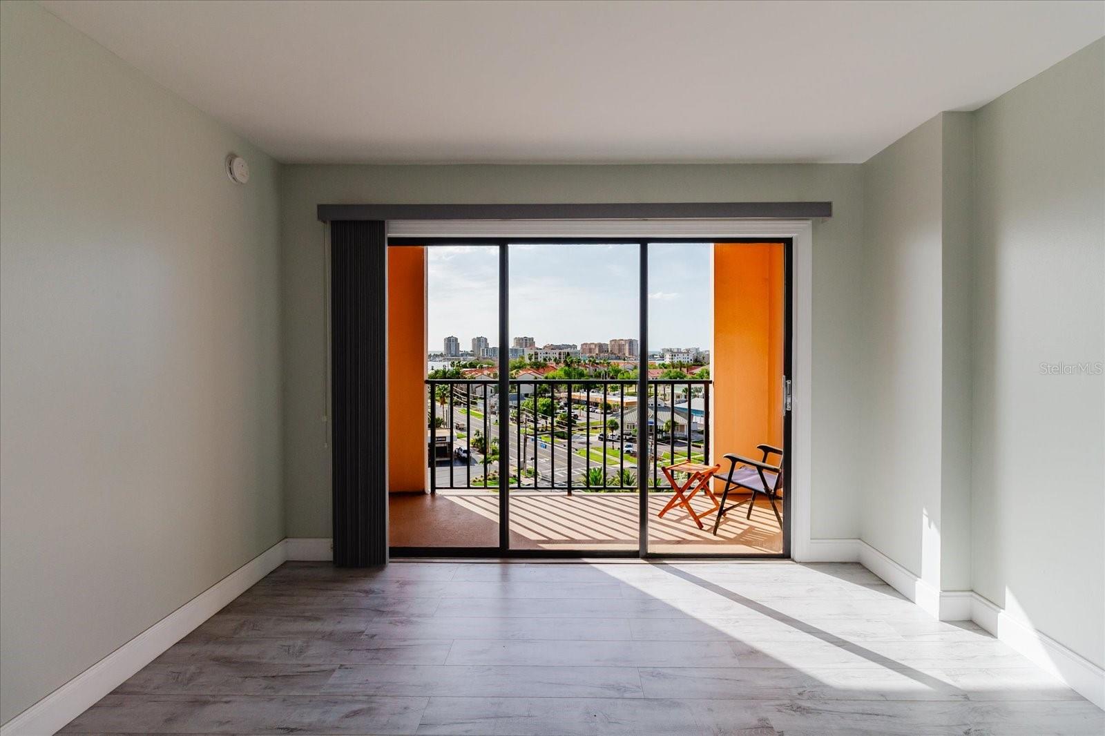 Image 44 of 77 For 51 Island Way 801