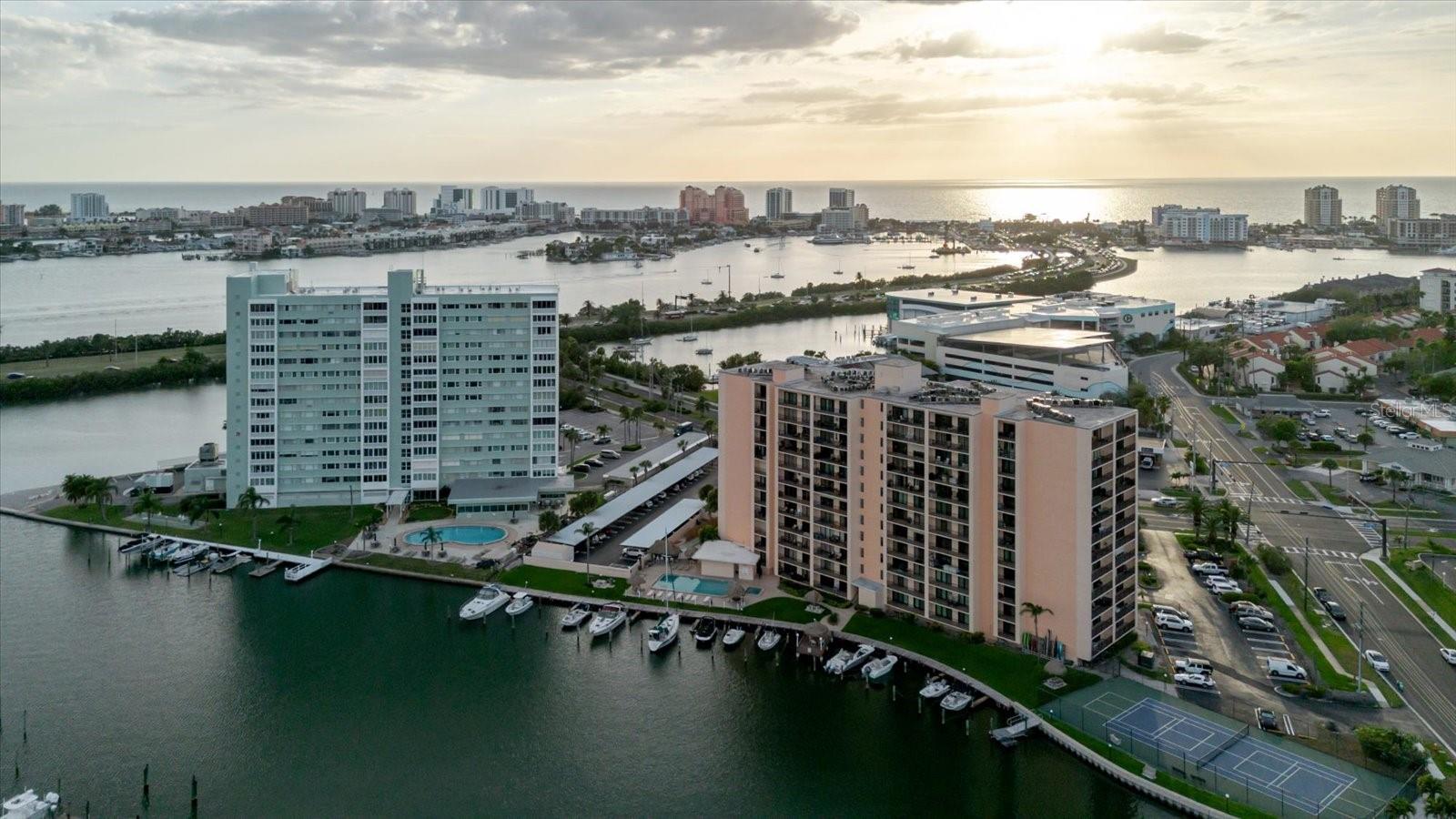 Image 51 of 77 For 51 Island Way 801