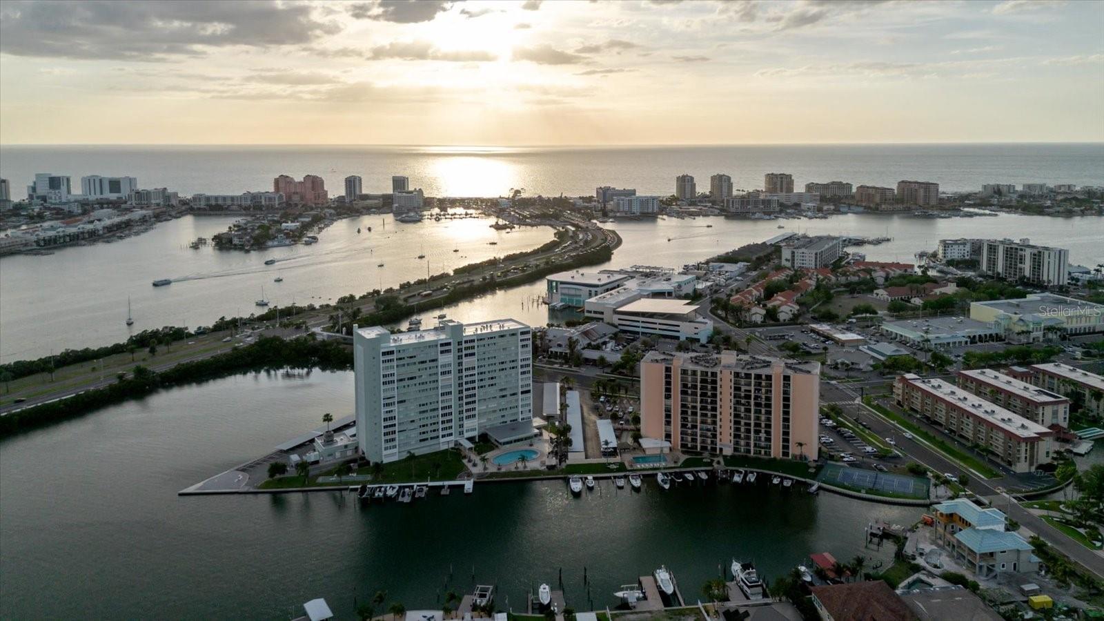 Image 52 of 77 For 51 Island Way 801