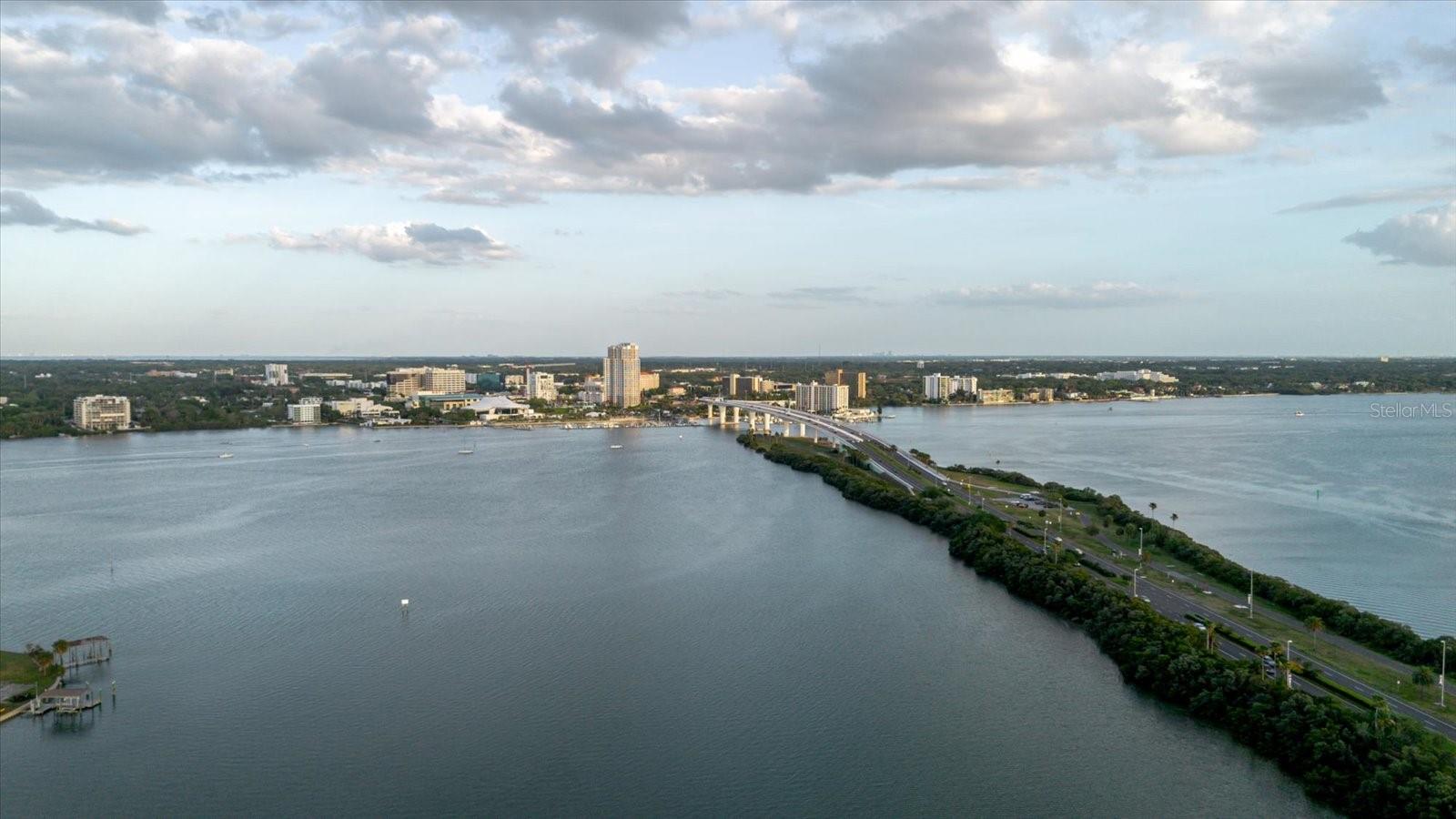 Image 53 of 77 For 51 Island Way 801