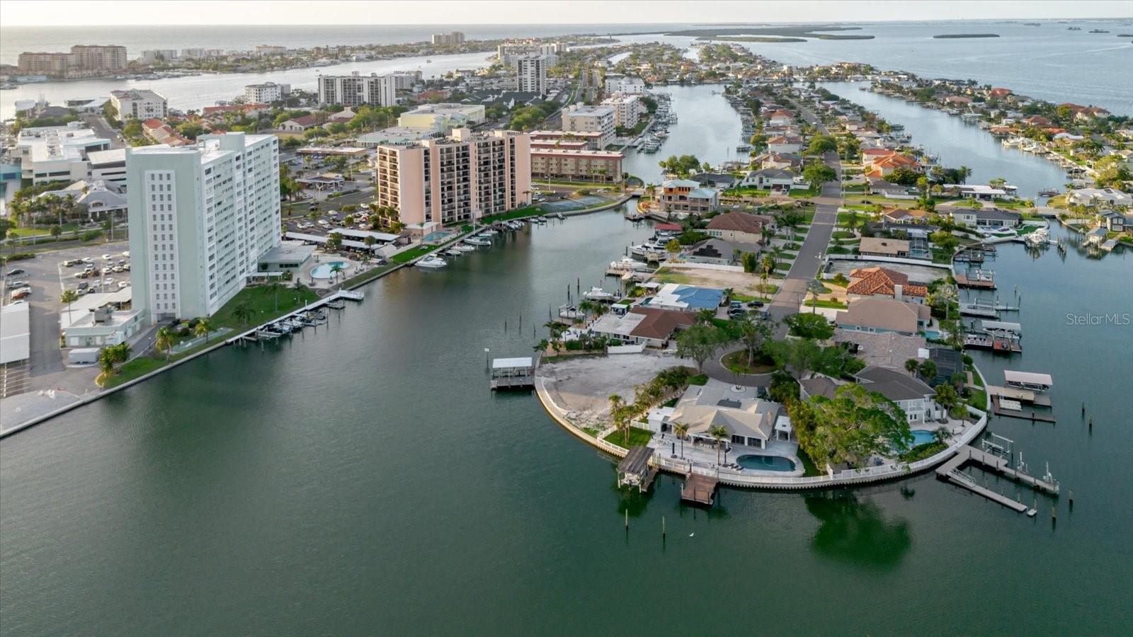 Image 54 of 77 For 51 Island Way 801