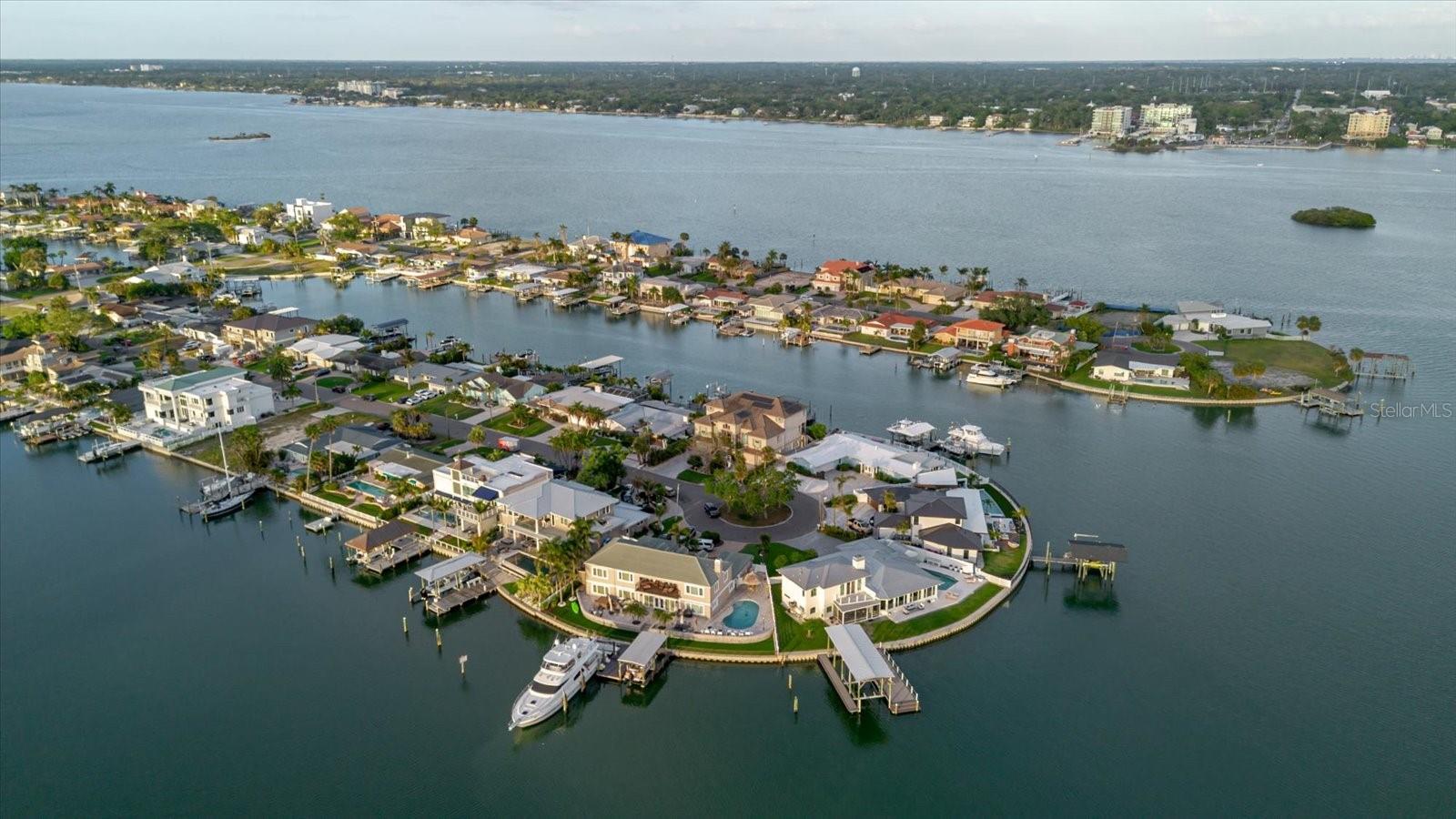 Image 56 of 77 For 51 Island Way 801