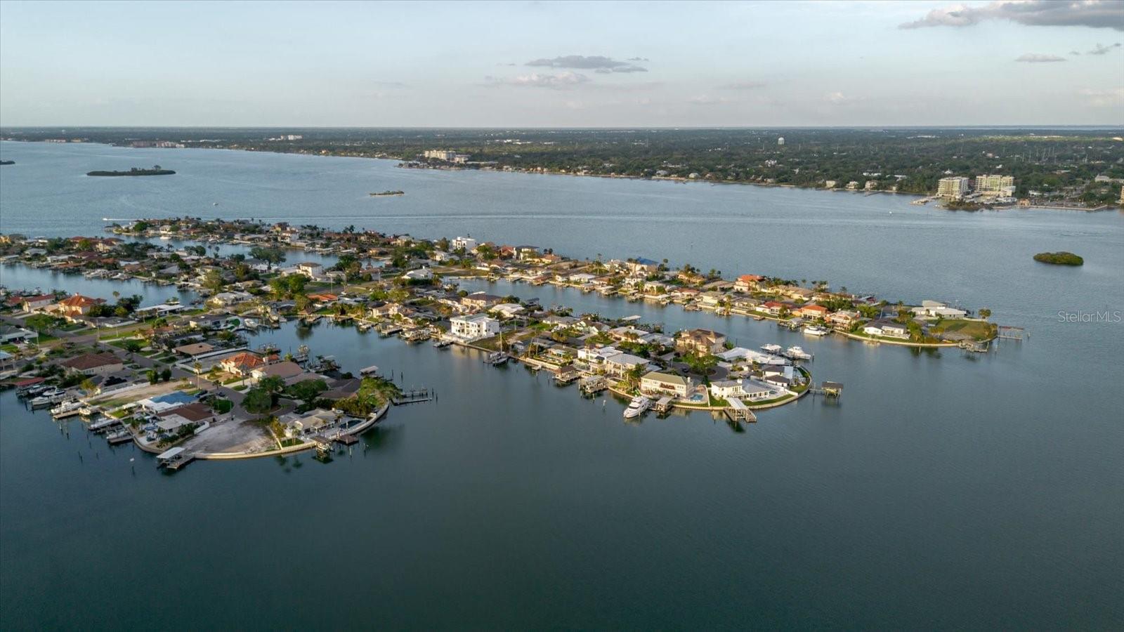 Image 58 of 77 For 51 Island Way 801