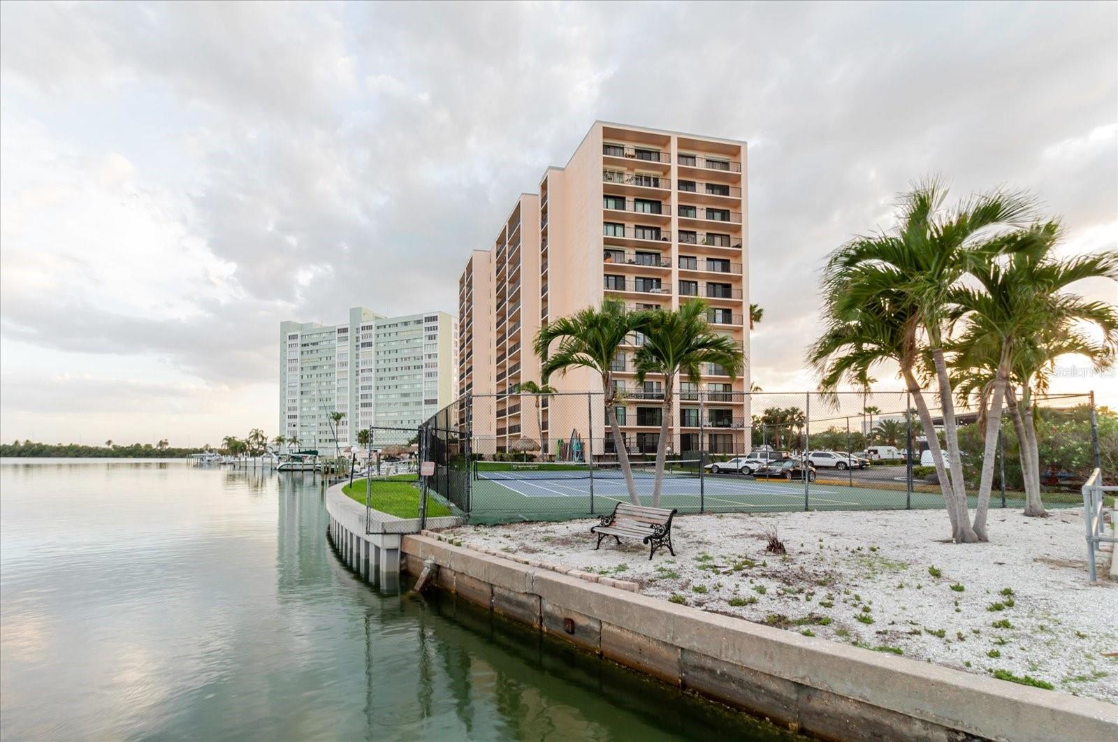 Image 6 of 77 For 51 Island Way 801