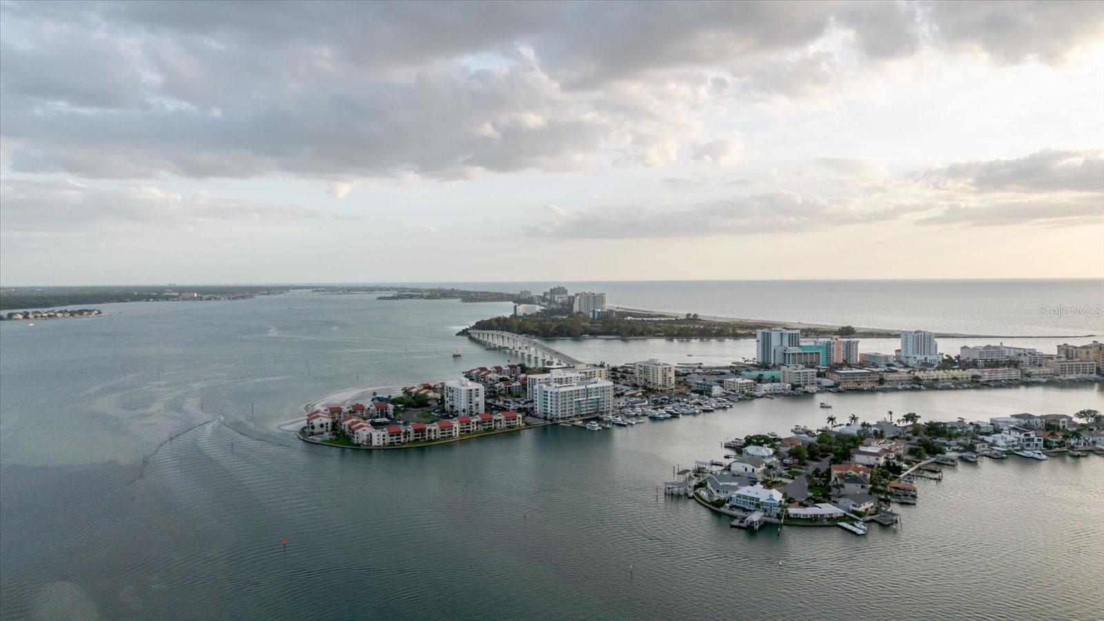 Image 60 of 77 For 51 Island Way 801