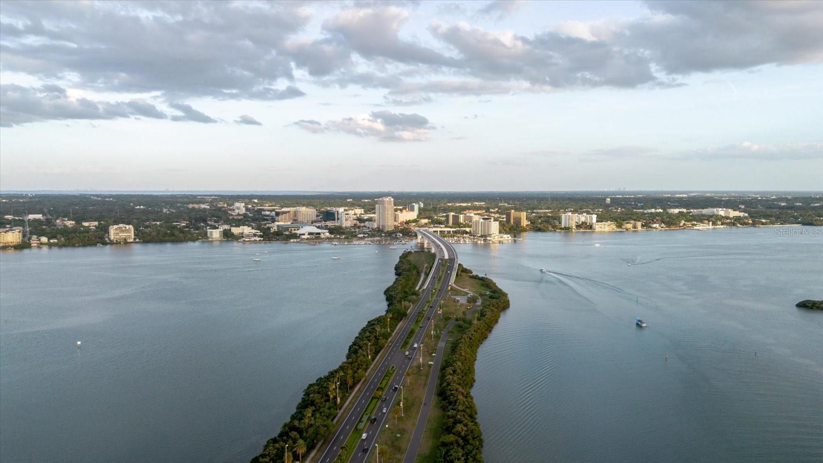 Image 61 of 77 For 51 Island Way 801