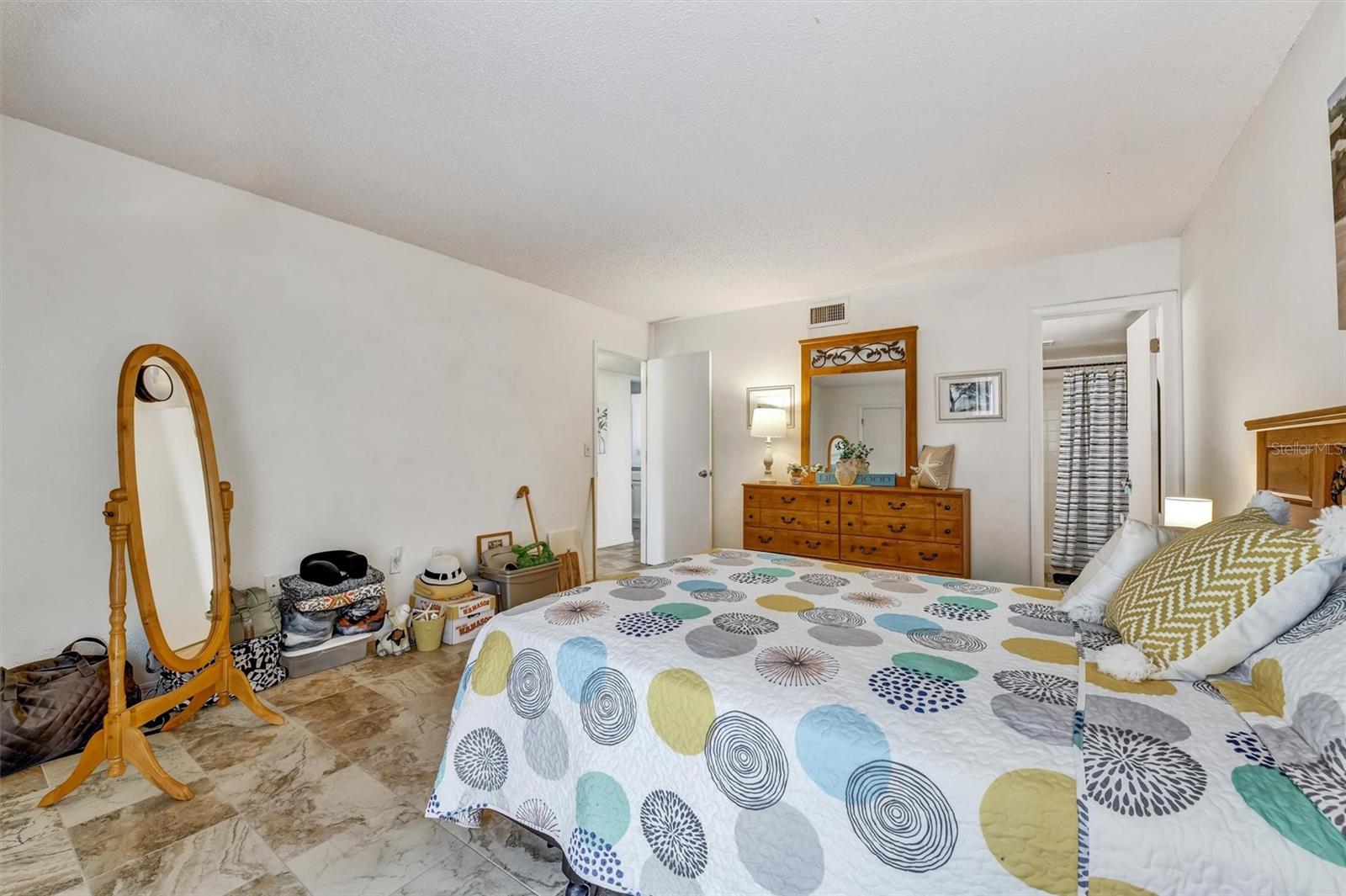 Image 26 of 43 For 704 Haven Place 704