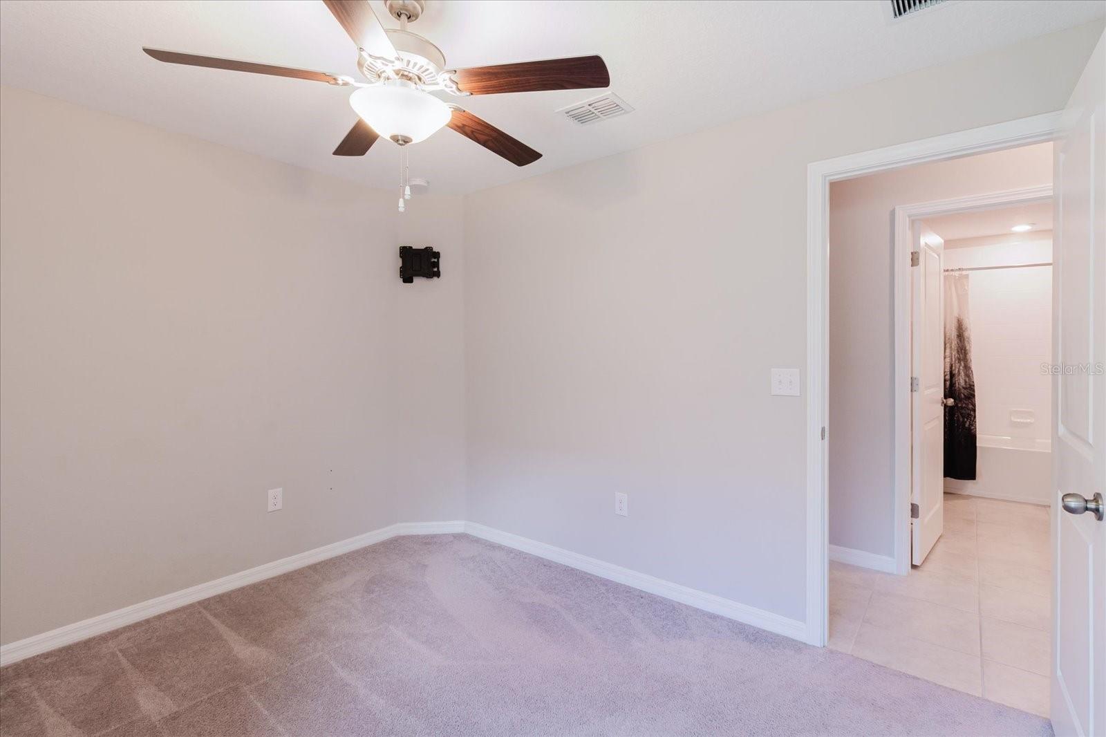 Image 10 of 49 For 7025 King Creek Drive